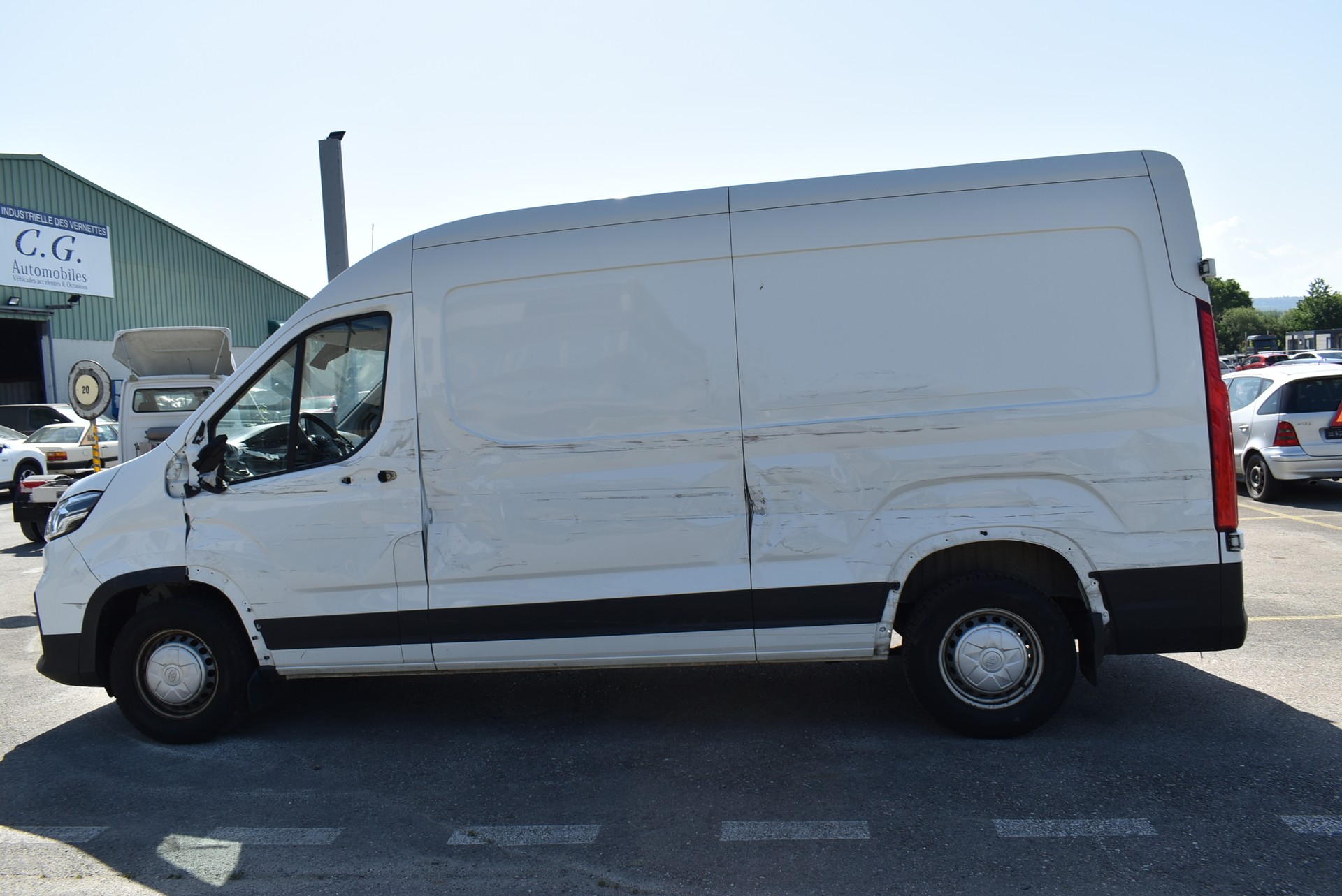 MAXUS Deliver 9 2.0D L3H2 FWD Base-image-9