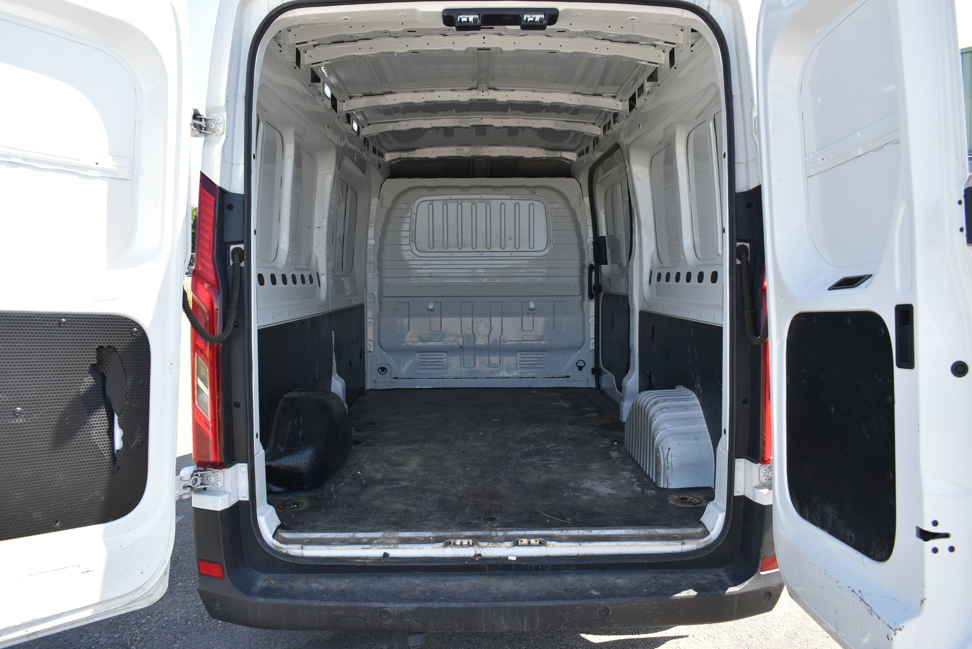 MAXUS Deliver 9 2.0D L3H2 FWD Base-image-10