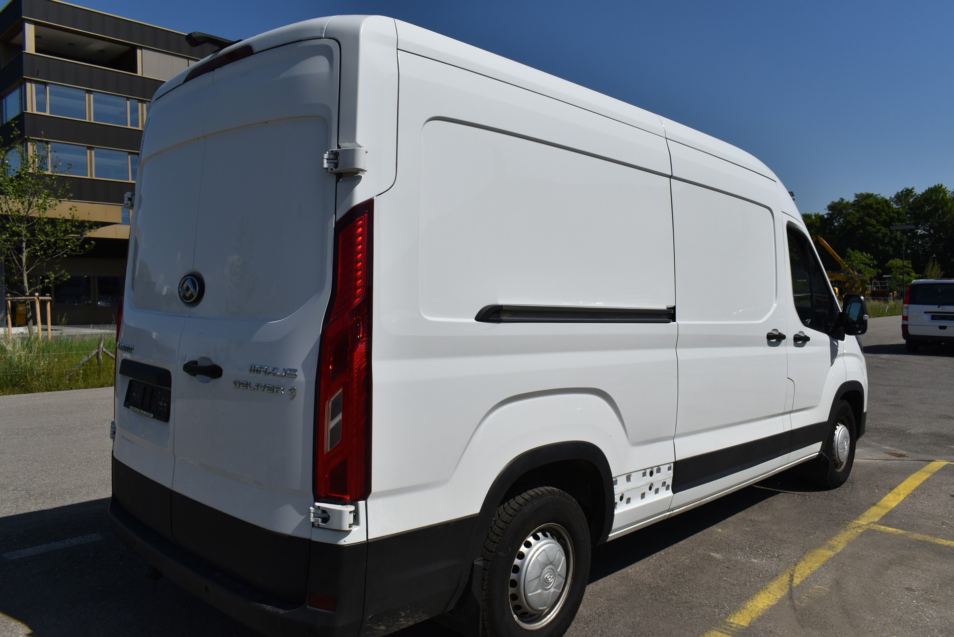 MAXUS Deliver 9 2.0D L3H2 FWD Base-image-5
