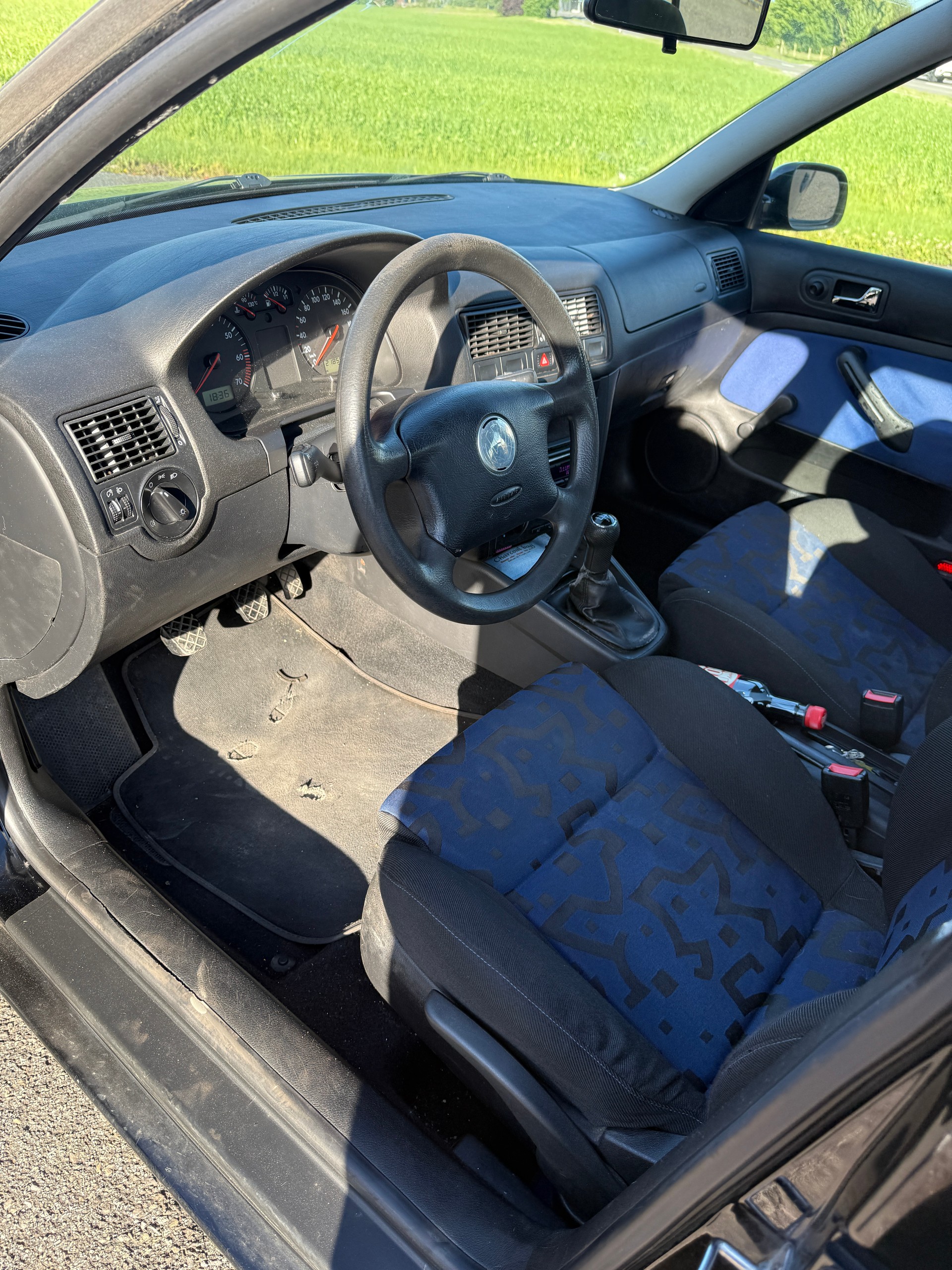 VW GOLF-image-5