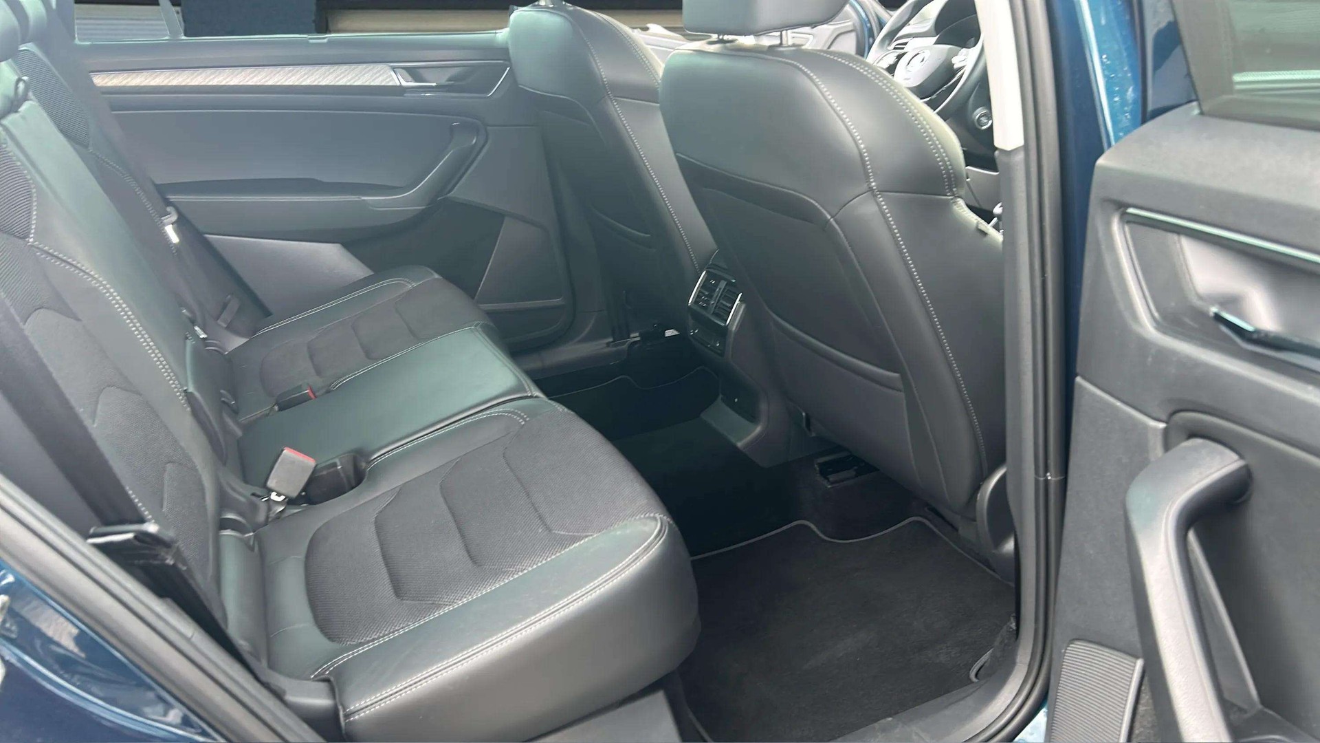 SKODA Kodiaq 2.0 TDI CR Style 4x4 DSG mit AHK-image-13