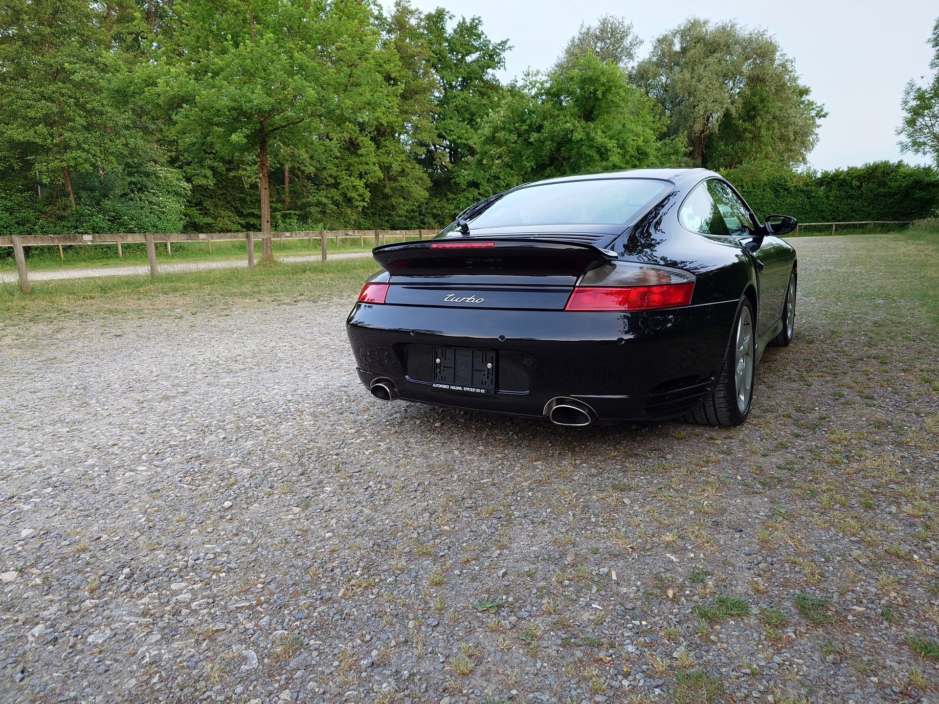 PORSCHE 911 Turbo-image-4