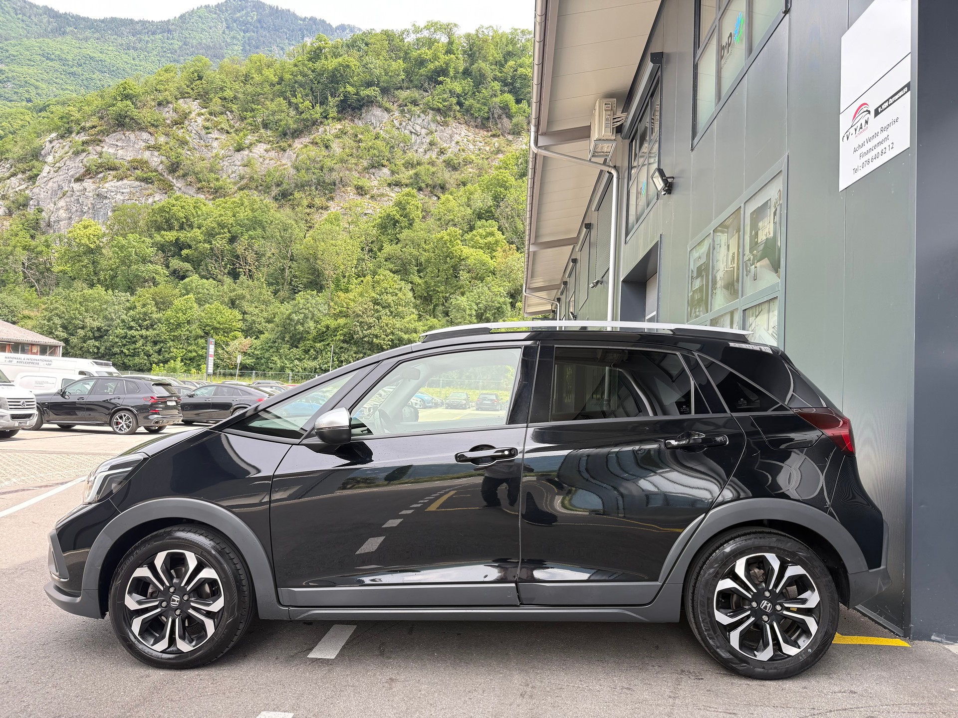 HONDA Jazz 1.5i-MMD Crosstar Executive E-CVT-image-2