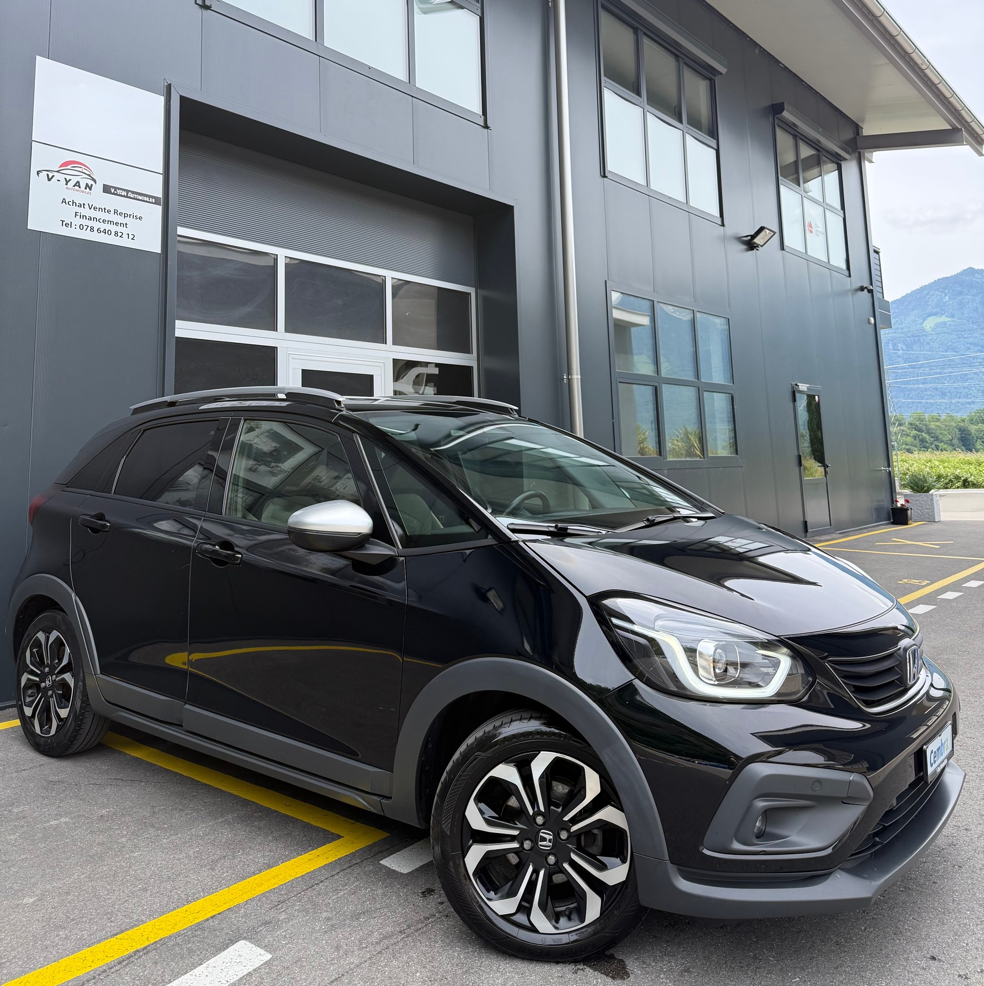 HONDA Jazz 1.5i-MMD Crosstar Executive E-CVT-image-1