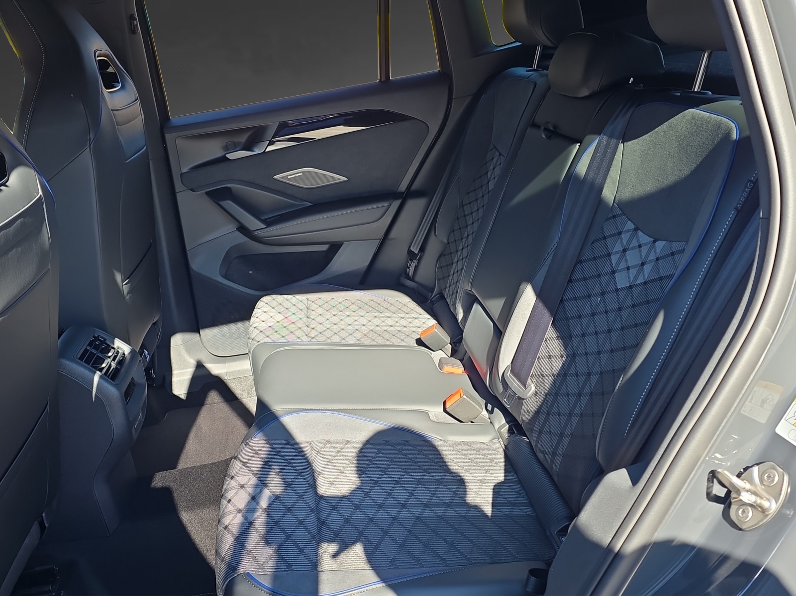 VW Tiguan 2.0 TSI DSG R-Line Plus 4Motion-image-6