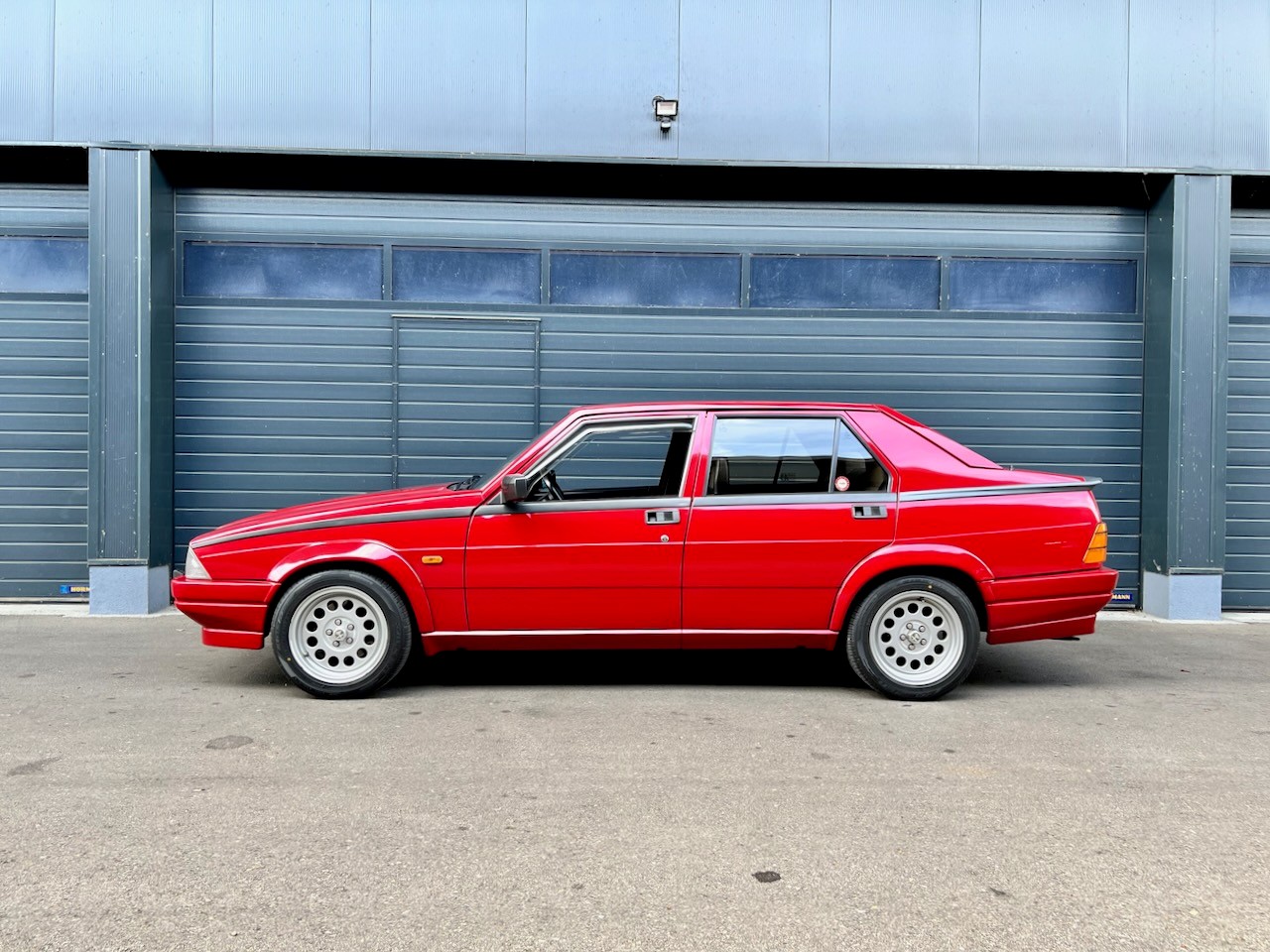 ALFA ROMEO 75 1.8 Turbo-image-1