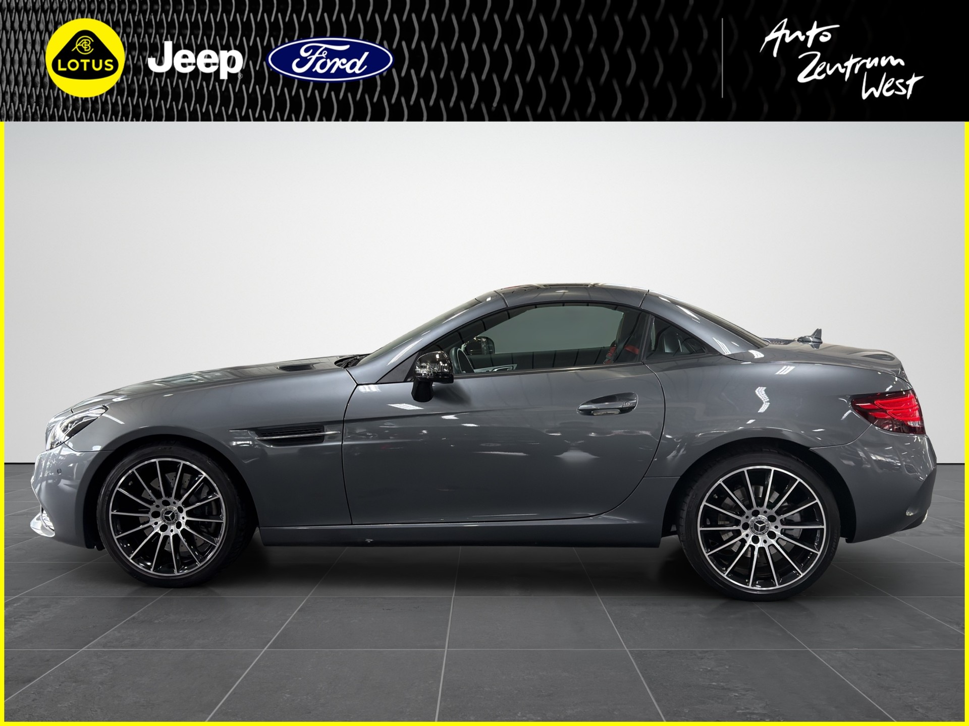 MERCEDES-BENZ SLC 300 AMG Line 9G-Tronic-showroom-element-1