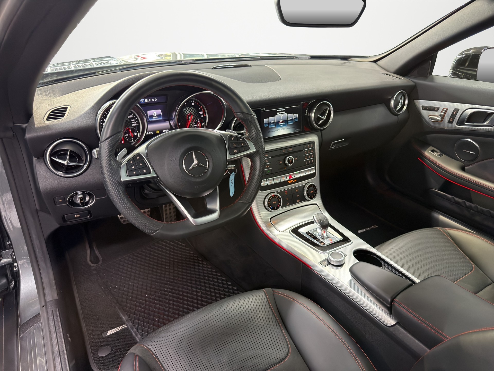 MERCEDES-BENZ SLC 300 AMG Line 9G-Tronic-image-13