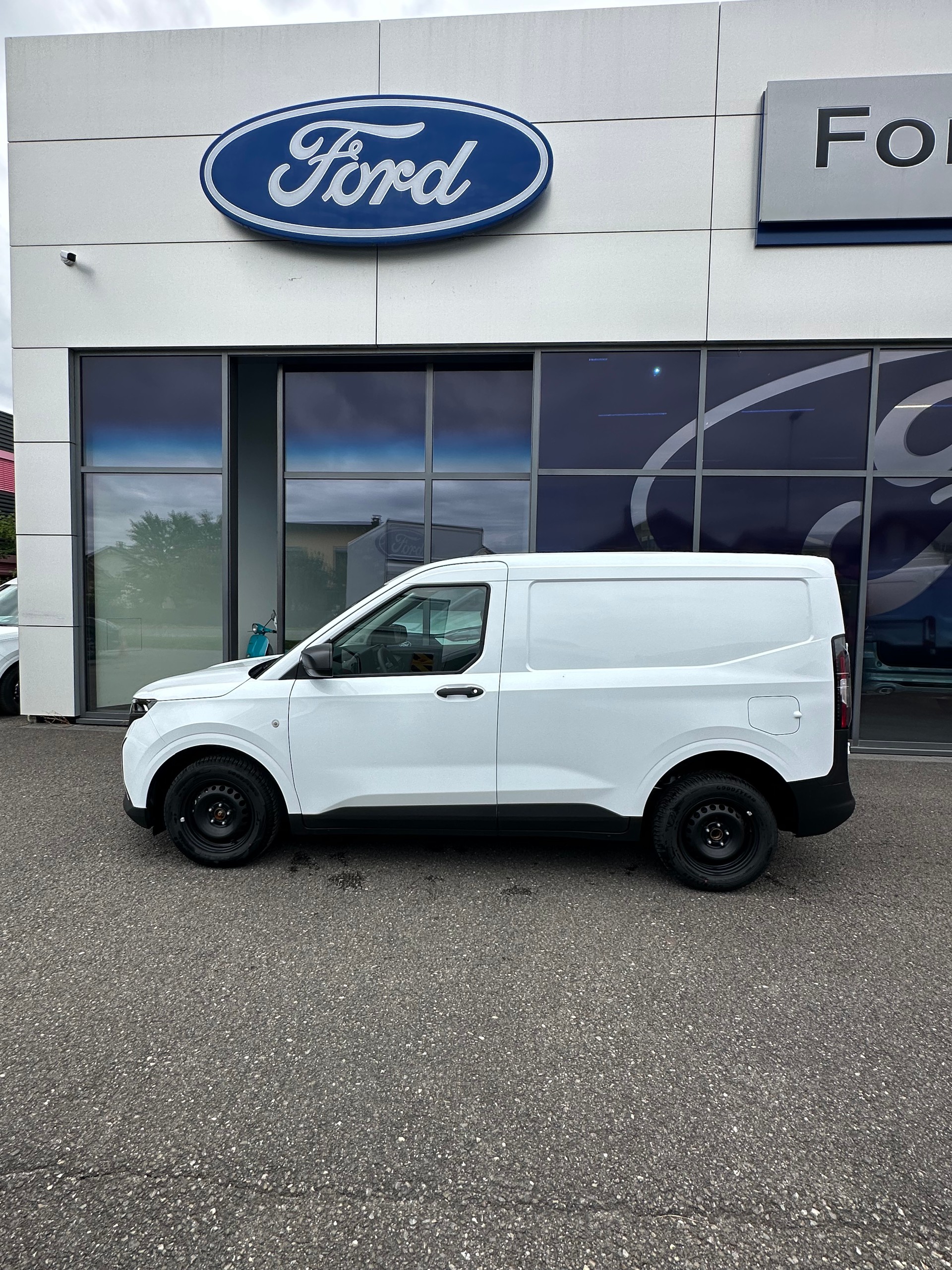 FORD Transit Courier van 1.0 EcoBoo Trend/125CV/Aut.-image-2