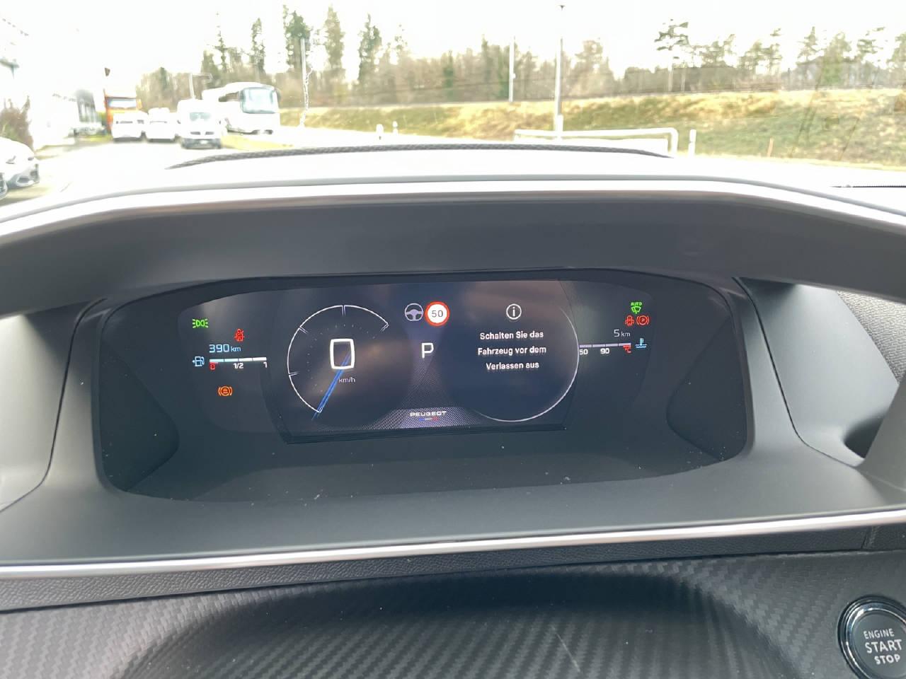 PEUGEOT 2008 1.2 Hybrid 145 GT-image-5
