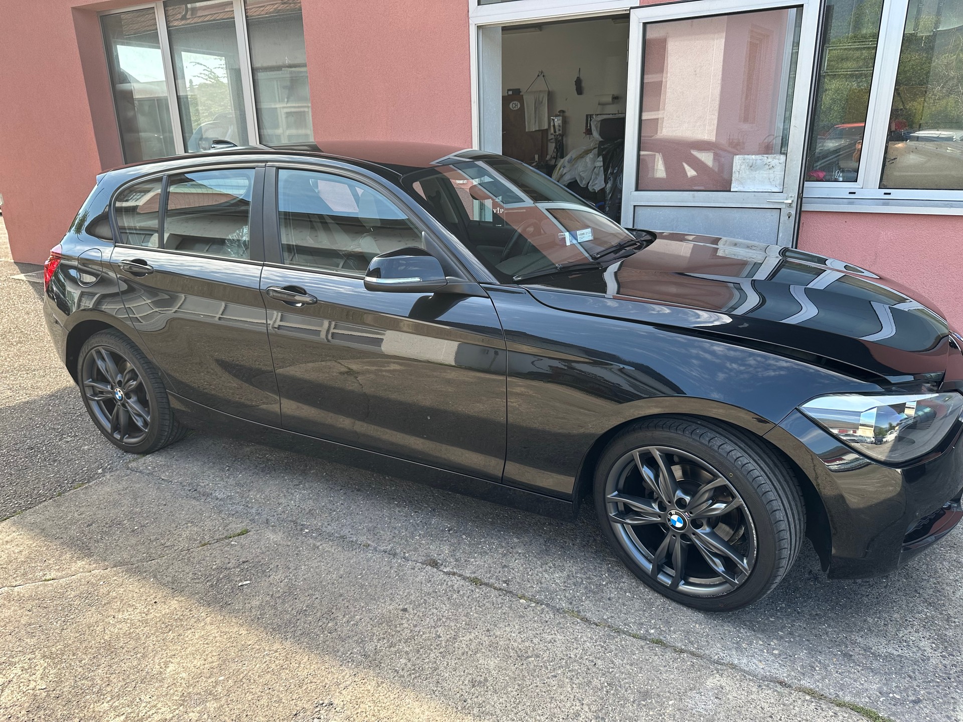 BMW 116d Sport Line Steptronic-image-1