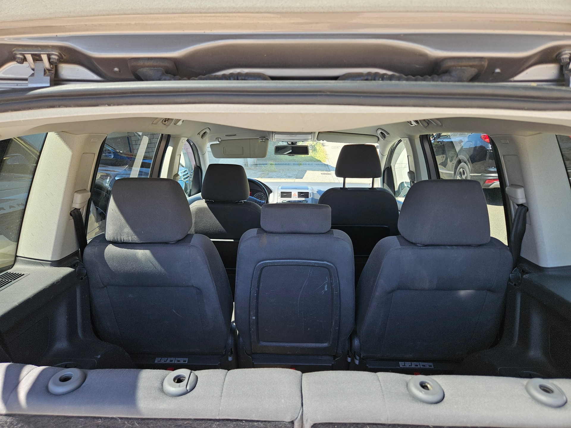 VW Touran 2.0 TDI Highline-image-4