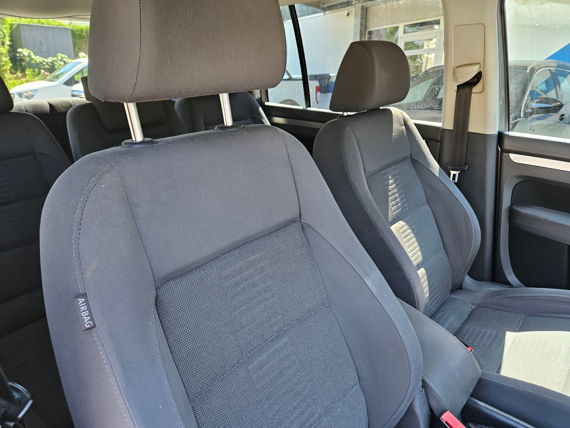 VW Touran 2.0 TDI Highline-image-5