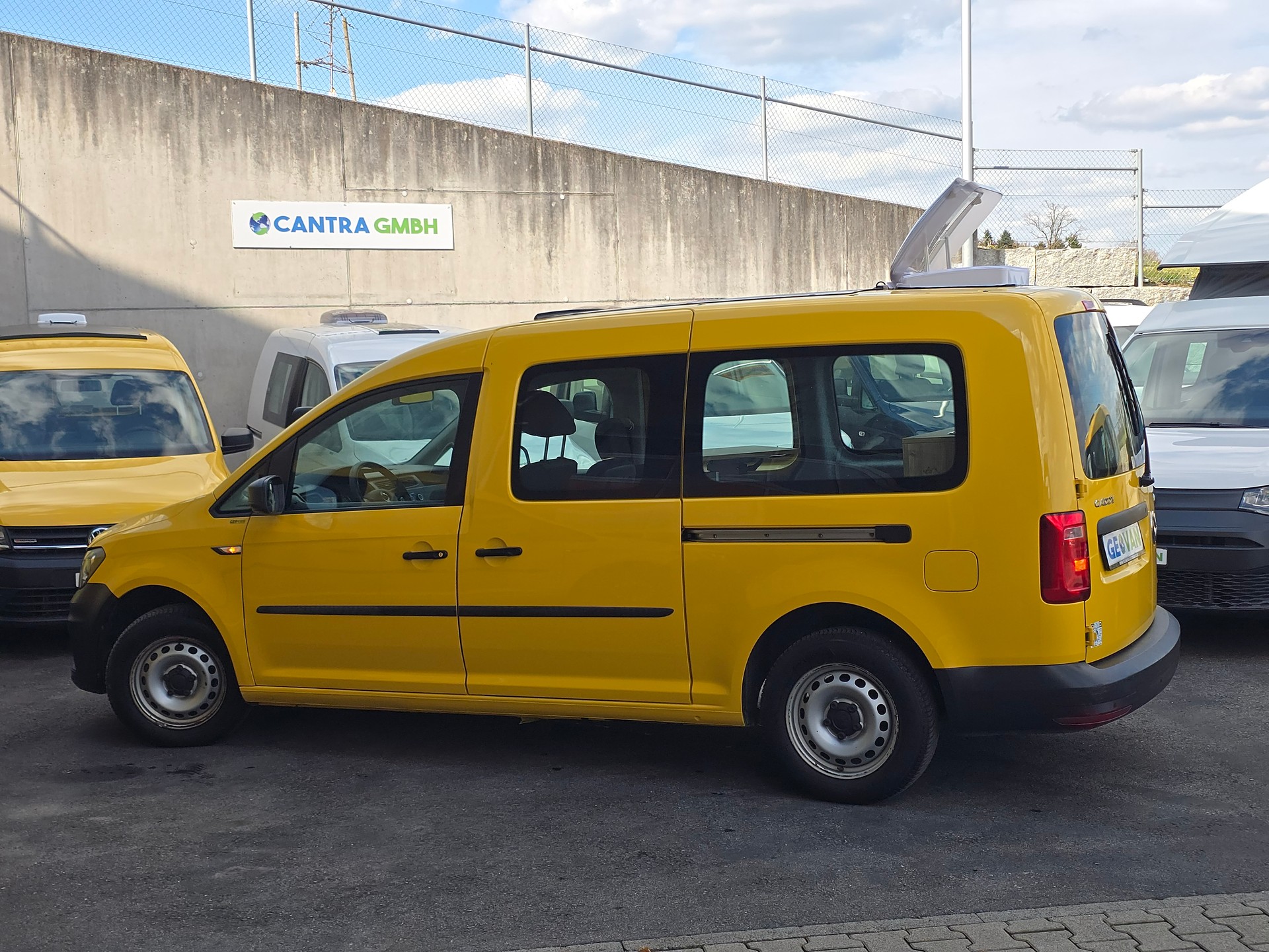 VW GEOVAN L - 102 PS Benzin - Klima - PDC hinten - DAB+ - 2 x Schiebetür - grosses Fensterpaket-image-3