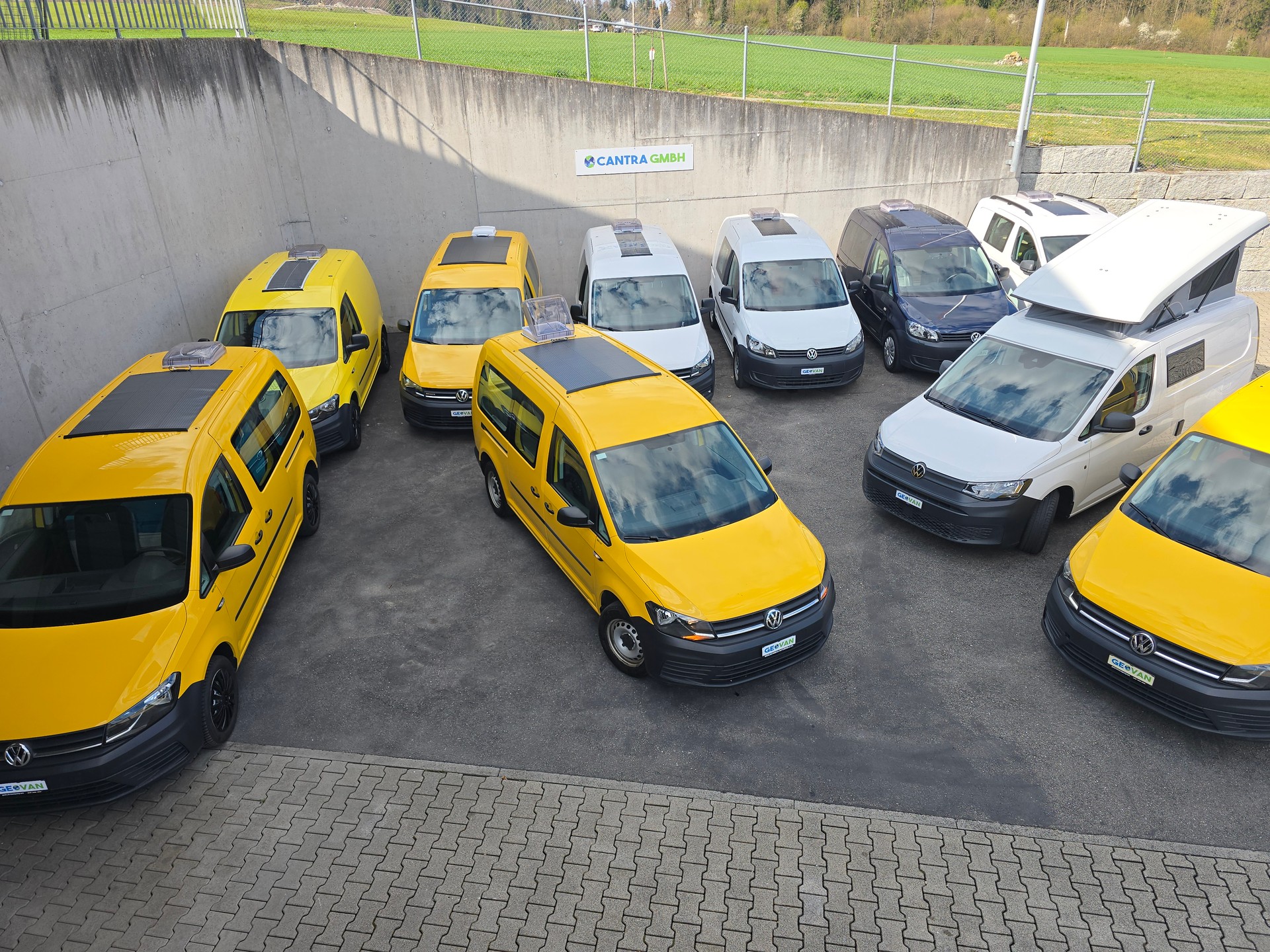 VW GEOVAN L - 102 PS Benzin - Klima - PDC hinten - DAB+ - 2 x Schiebetür - grosses Fensterpaket