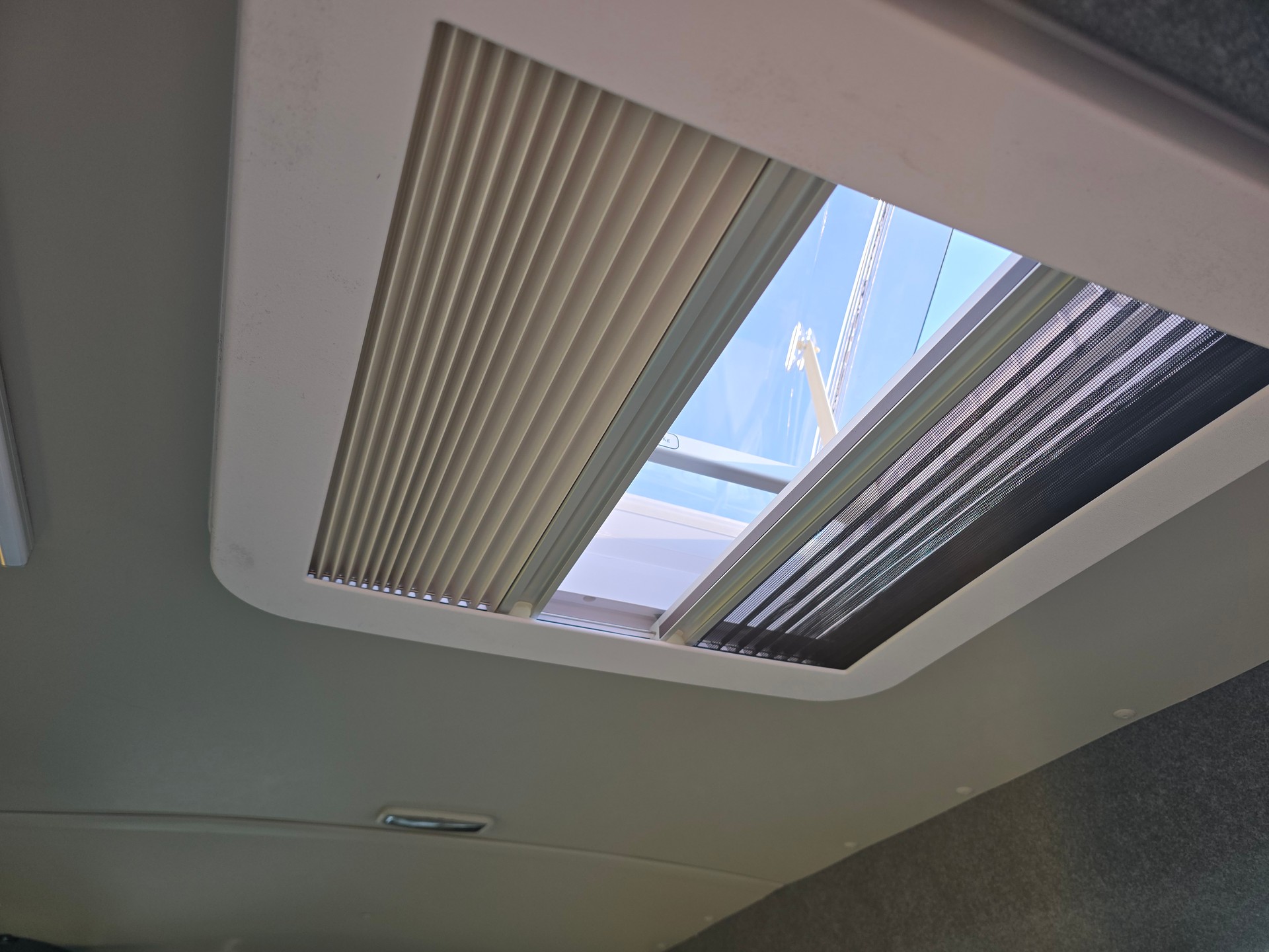 VW GEOVAN L - 102 PS Benzin - Klima - PDC hinten - DAB+ - 2 x Schiebetür - grosses Fensterpaket-image-8
