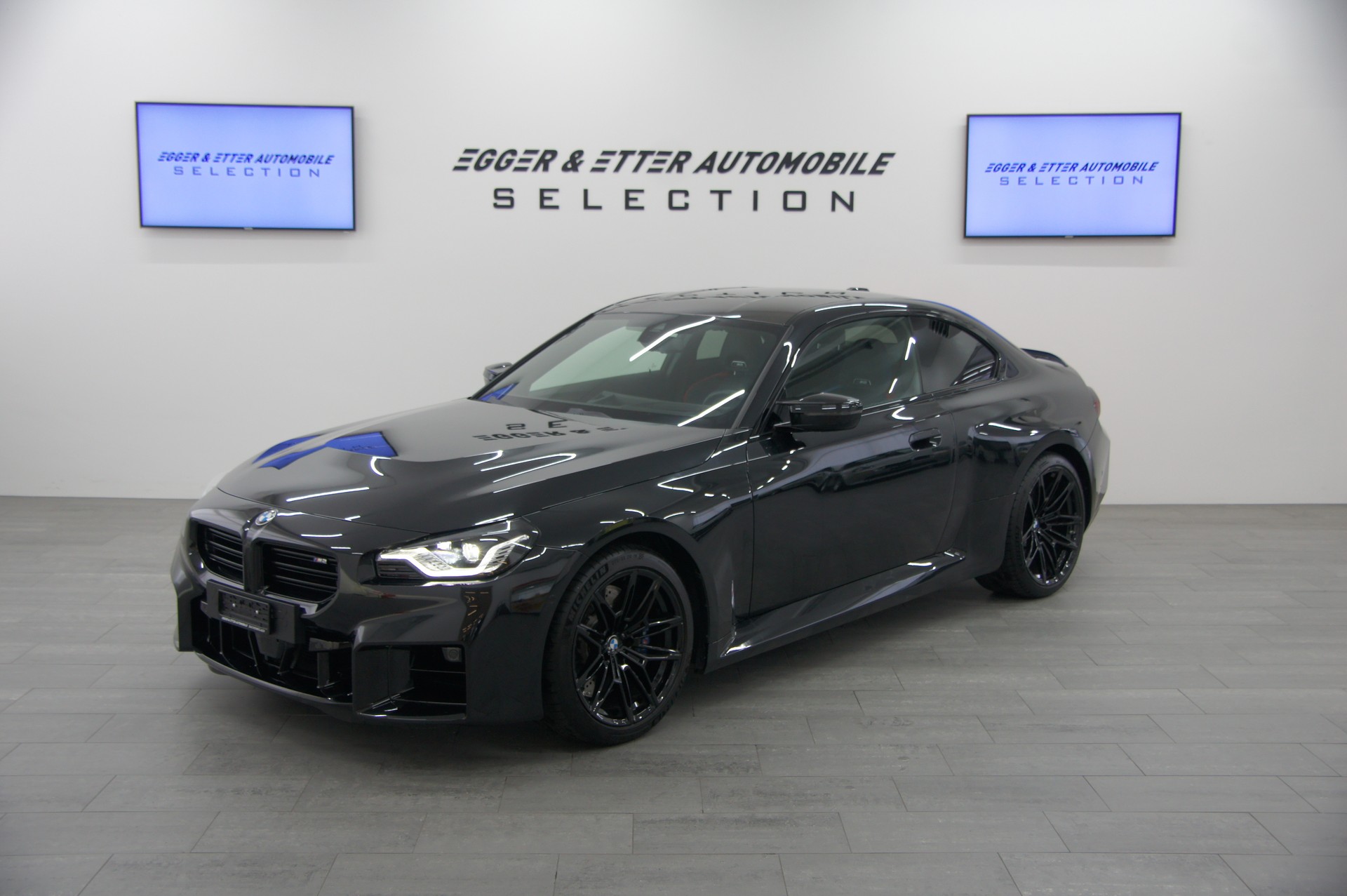 BMW M2 Steptronic-showroom-element-1