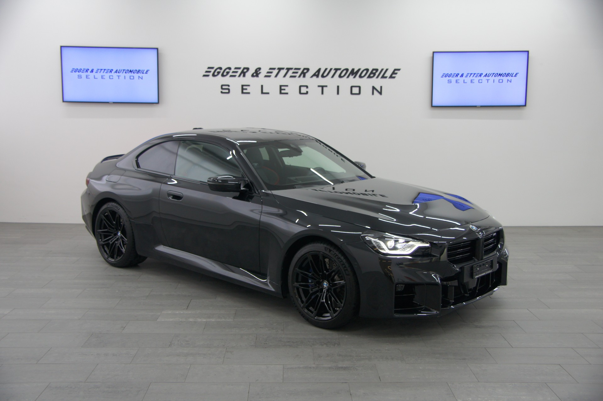 BMW M2 Steptronic-showroom-element-2