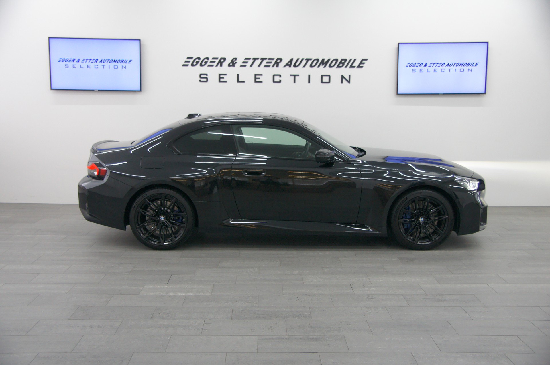 BMW M2 Steptronic-showroom-element-3