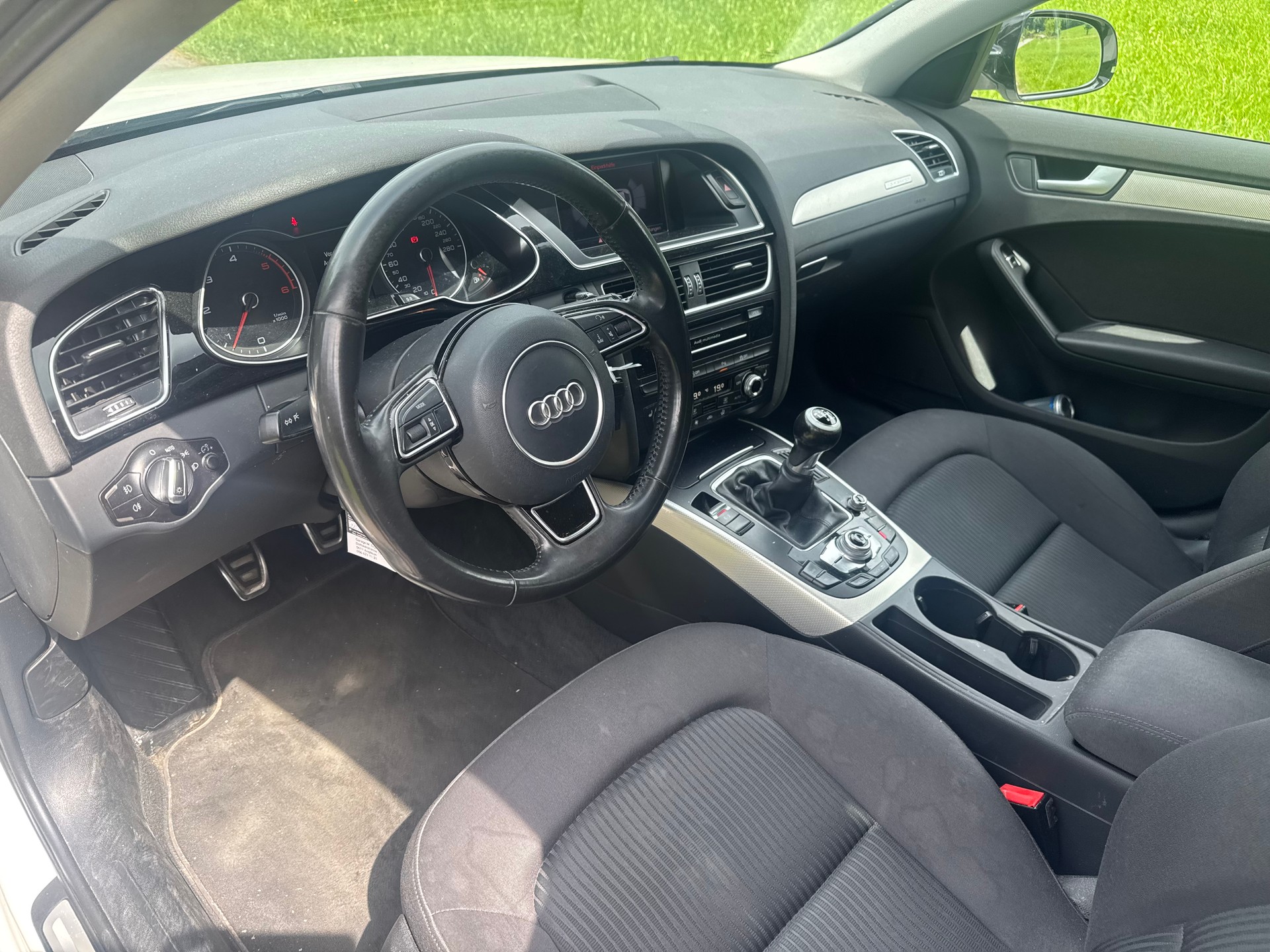 AUDI A4 Avant 2.0 TDI Attraction-image-6