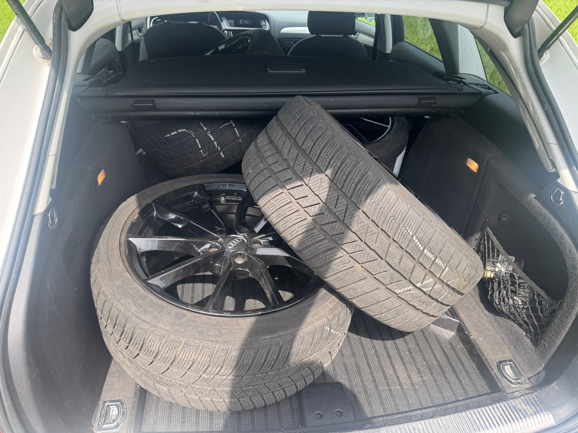 AUDI A4 Avant 2.0 TDI Attraction-image-12
