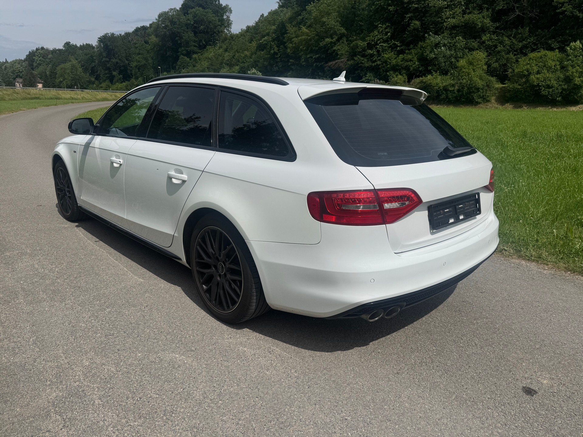 AUDI A4 Avant 2.0 TDI Attraction-image-3