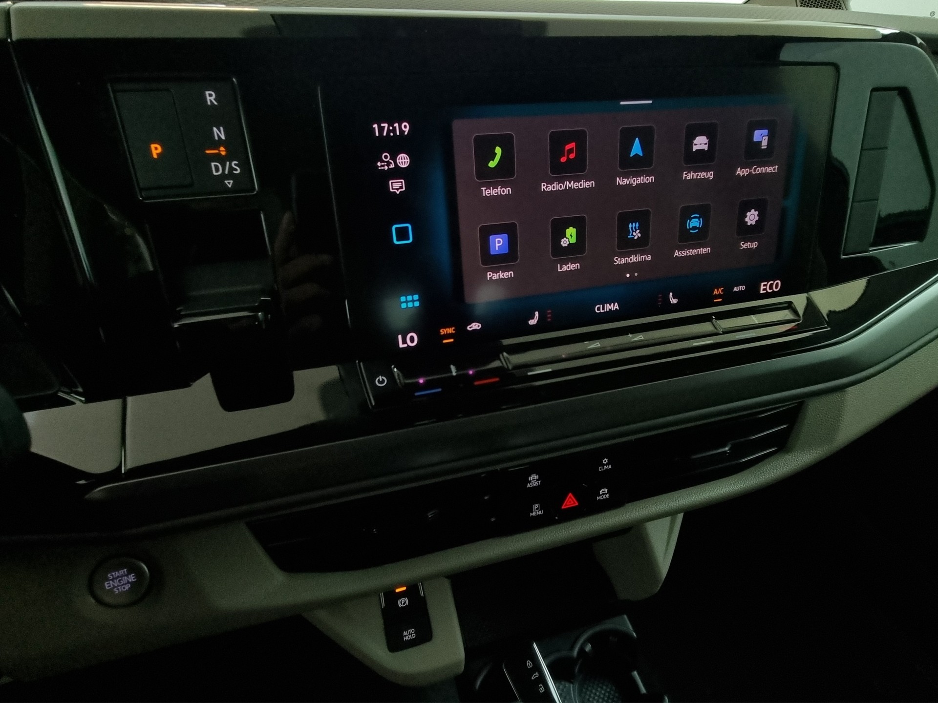 VW T7 Multivan 1.5 TSI eHybrid DSG 4motion lang Busin-image-11