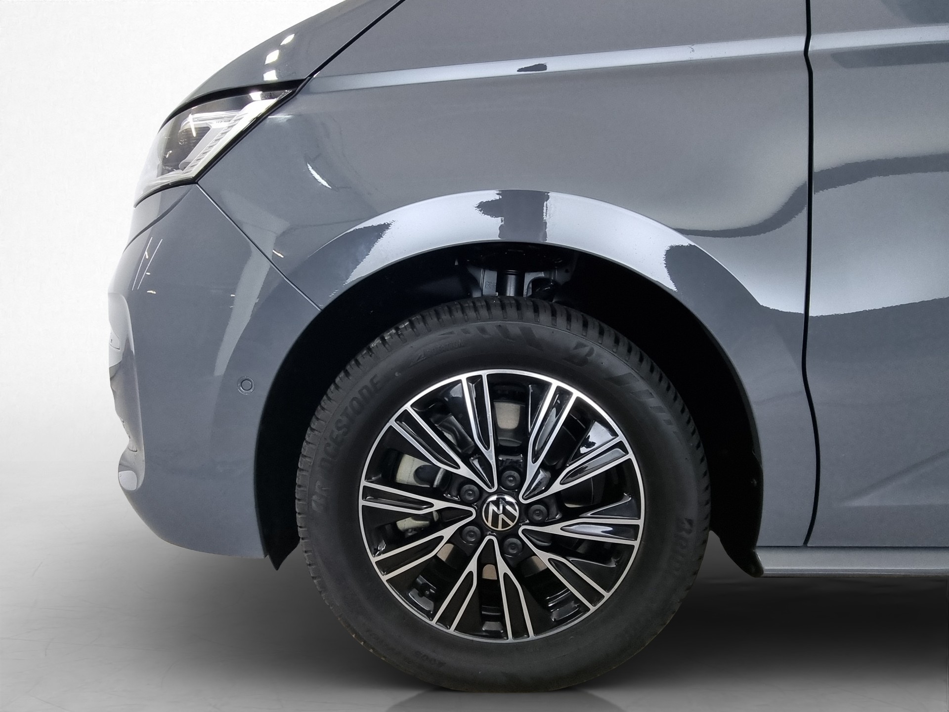 VW T7 Multivan 1.5 TSI eHybrid DSG 4motion lang Busin-image-15
