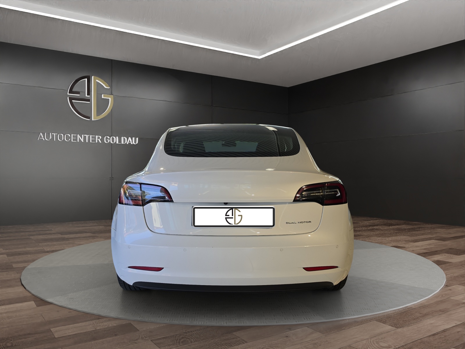 TESLA Model 3 Long Range Dual Motor AWD-showroom-element-2