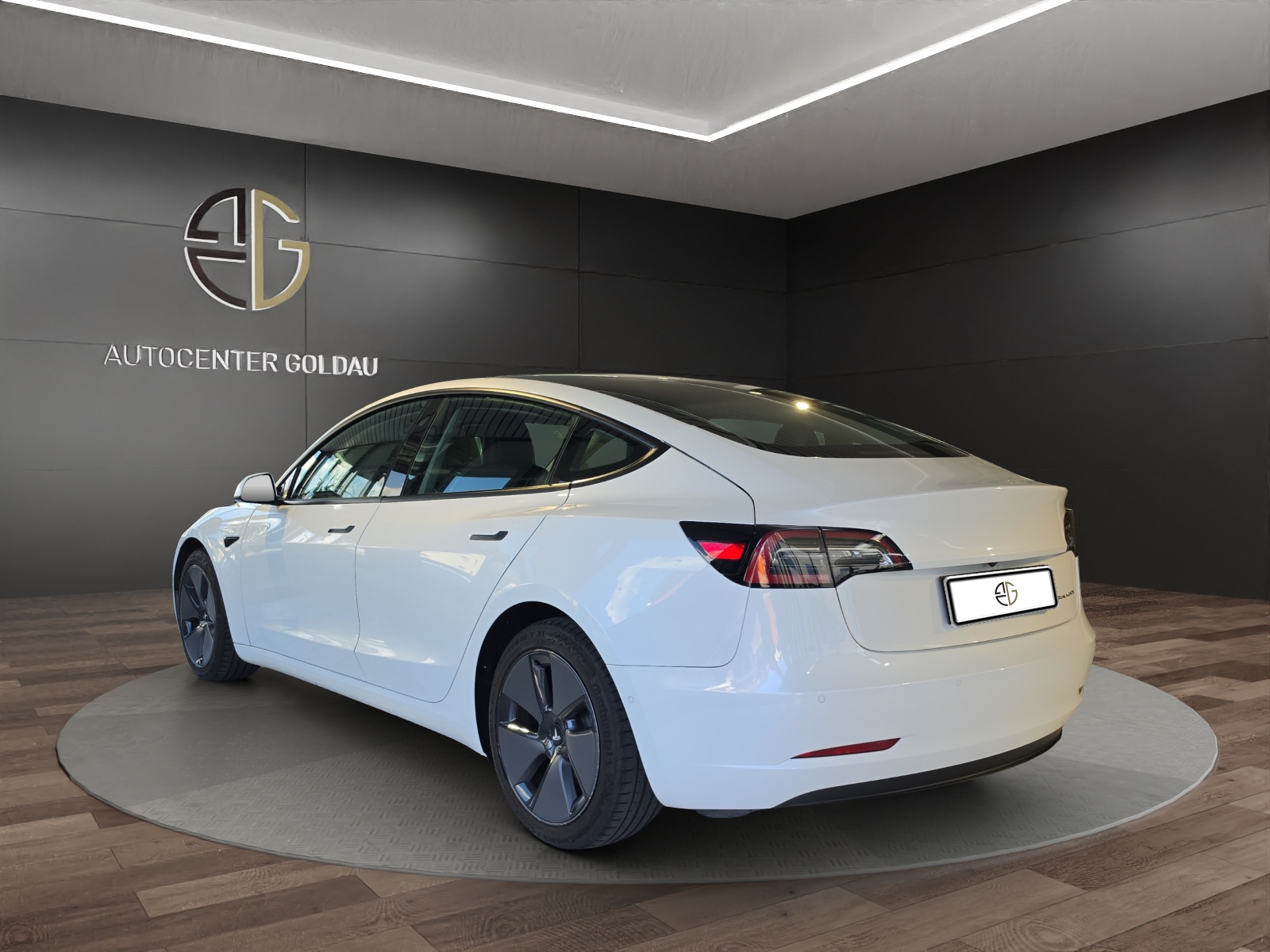 TESLA Model 3 Long Range Dual Motor AWD-showroom-element-1