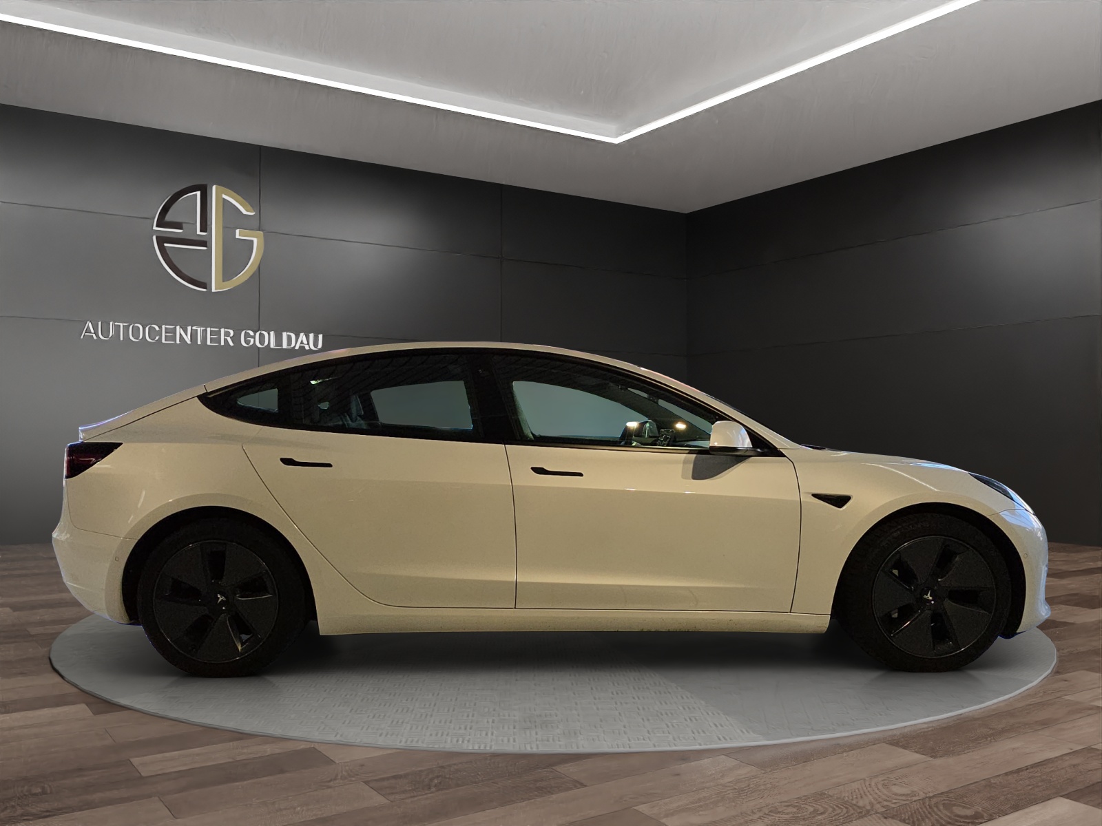 TESLA Model 3 Long Range Dual Motor AWD-image-4