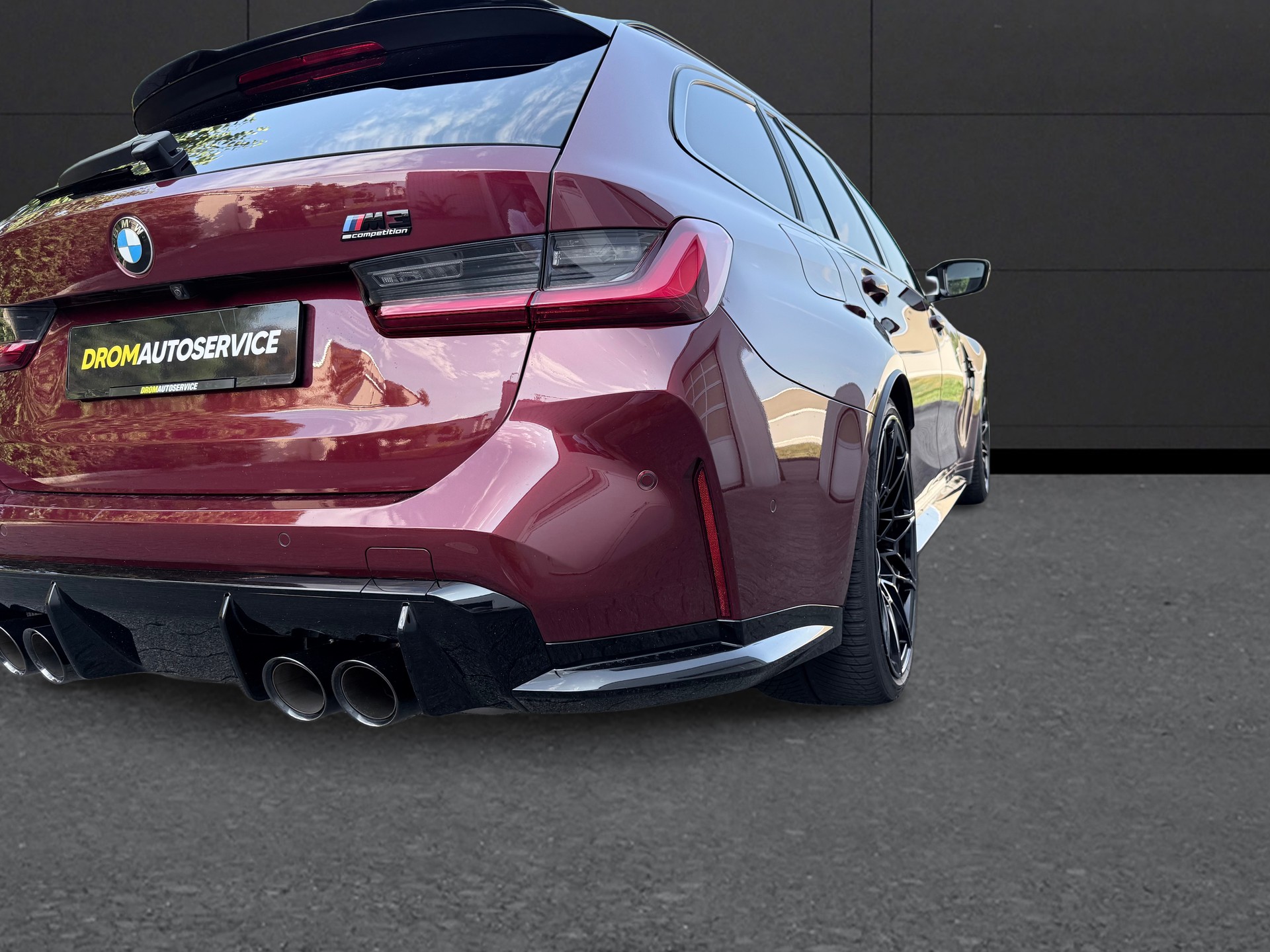 BMW M3 Touring xDrive Competition M-image-7