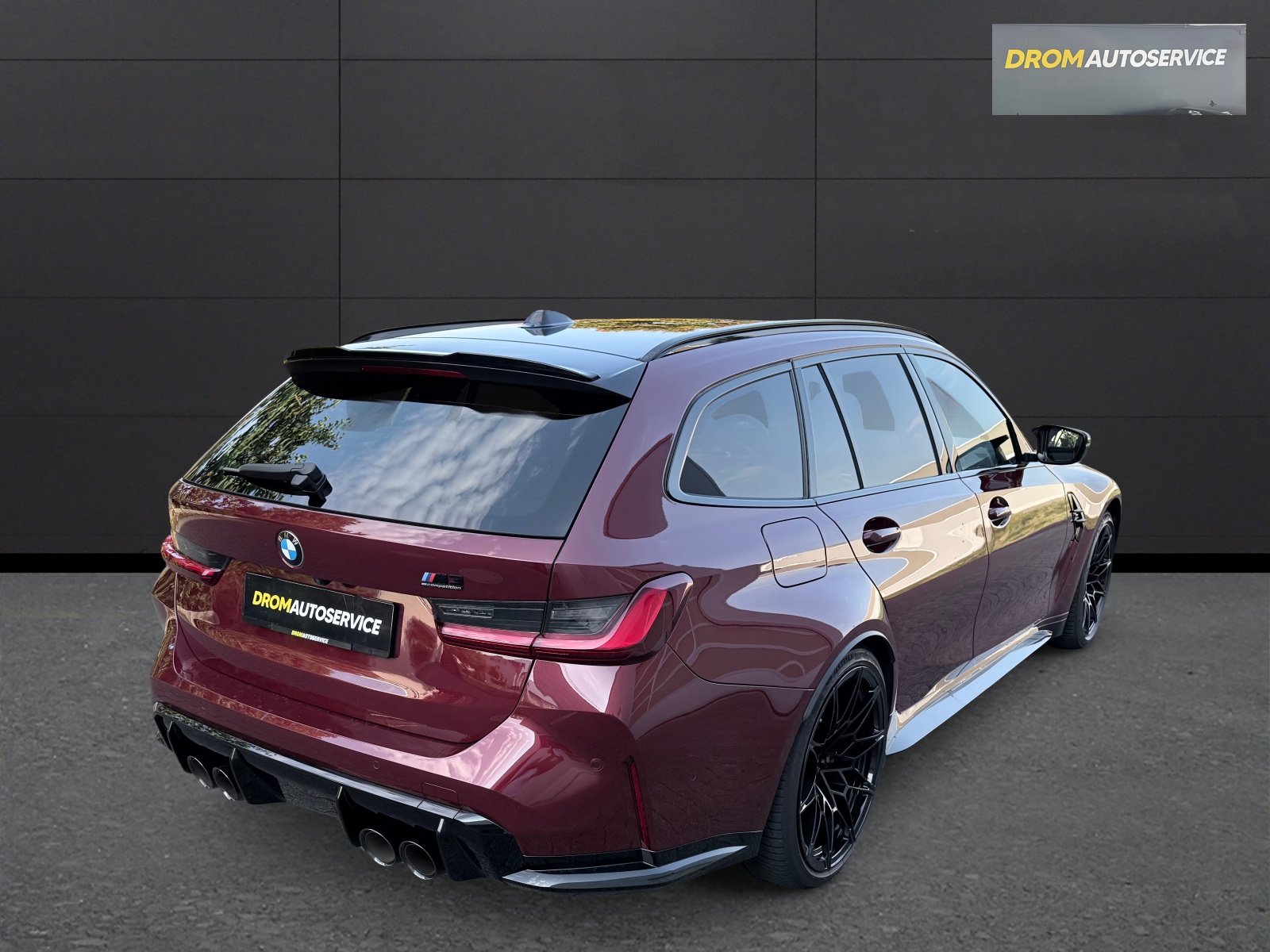 BMW M3 Touring xDrive Competition M-image-8