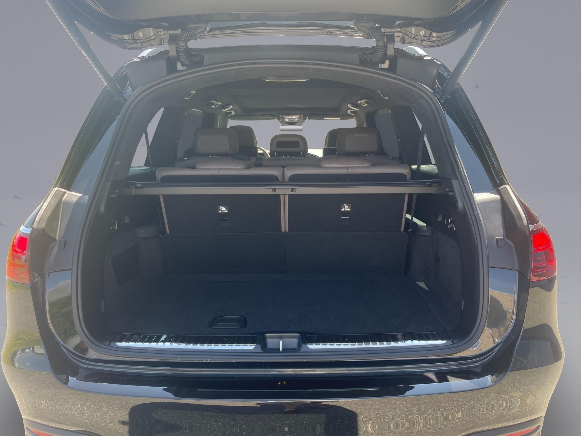MERCEDES-BENZ GLS 63 AMG 4matic+-image-17
