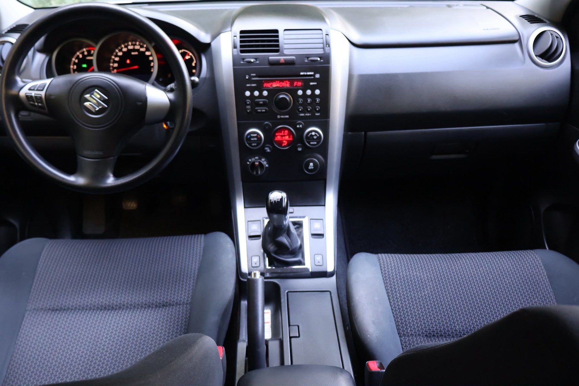 SUZUKI Grand Vitara 2.4 16V GL Top-image-6