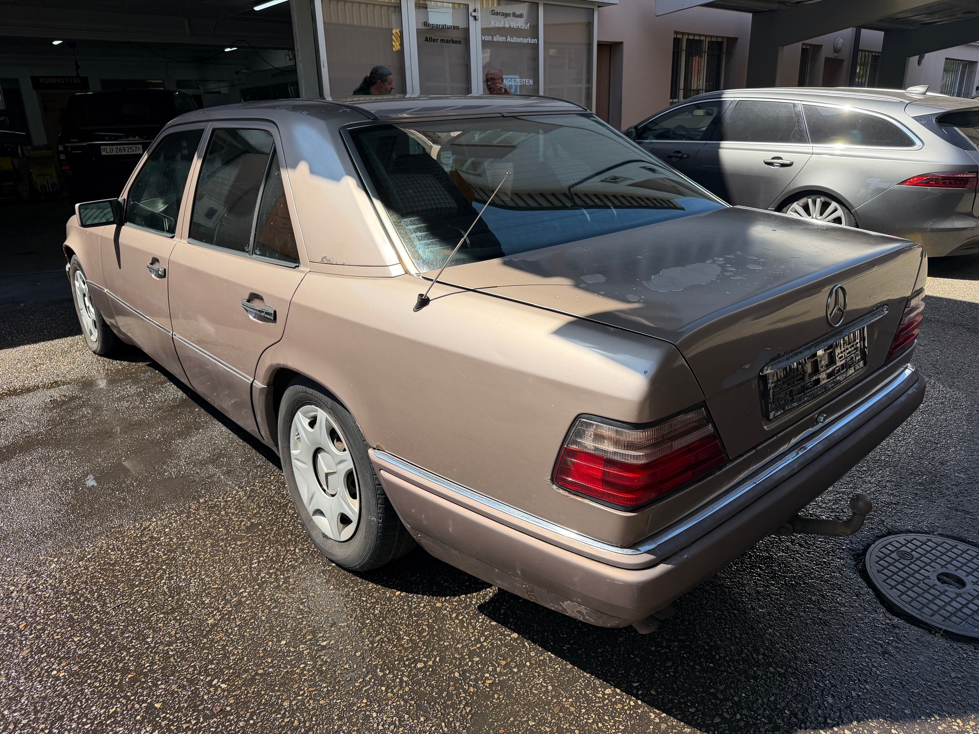 MERCEDES-BENZ 250 D Turbo-image-5