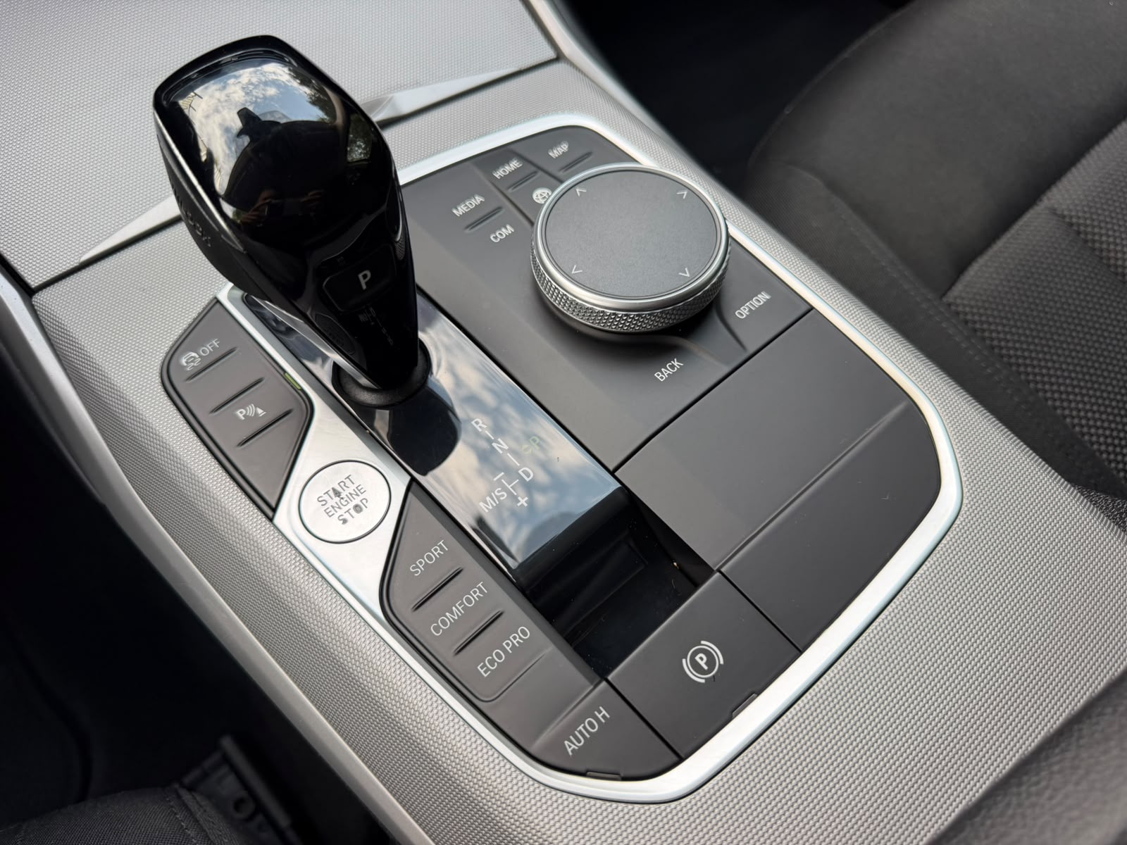 BMW 320d xDrive 48V Touring Steptronic-image-22