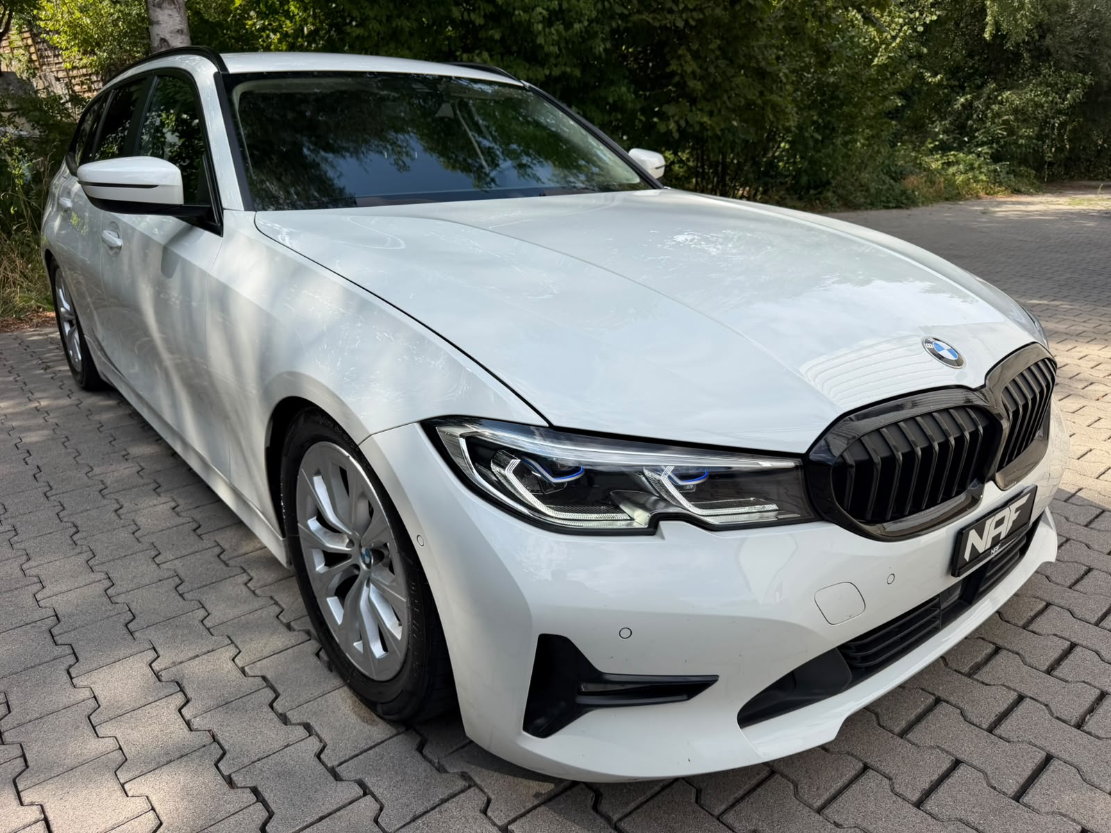 BMW 320d xDrive 48V Touring Steptronic-image-6