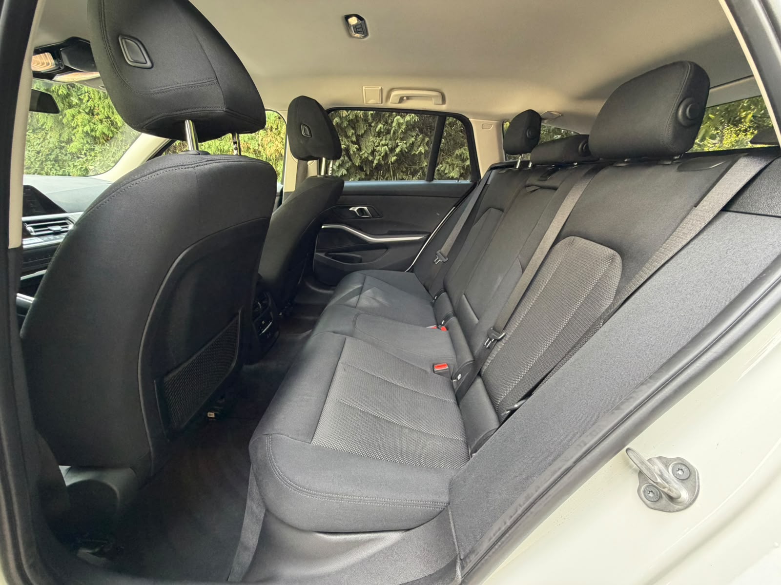 BMW 320d xDrive 48V Touring Steptronic-image-12