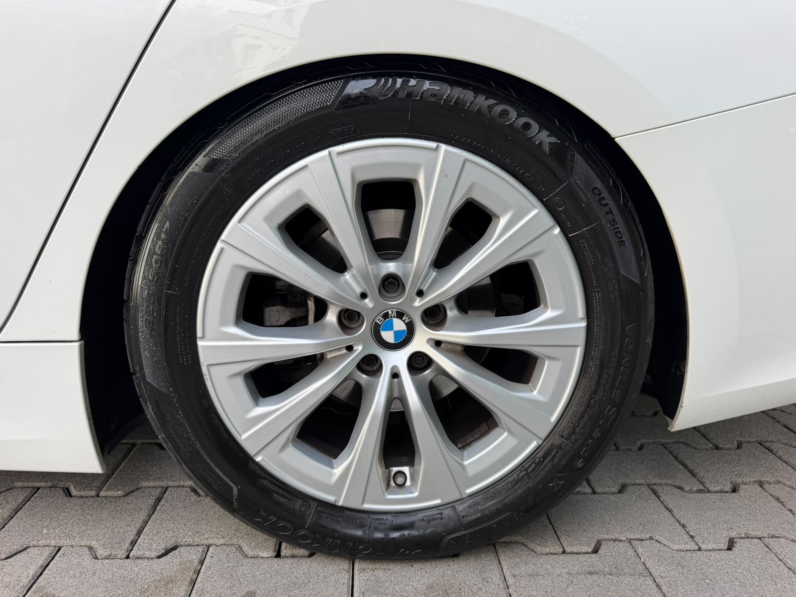 BMW 320d xDrive 48V Touring Steptronic-image-8