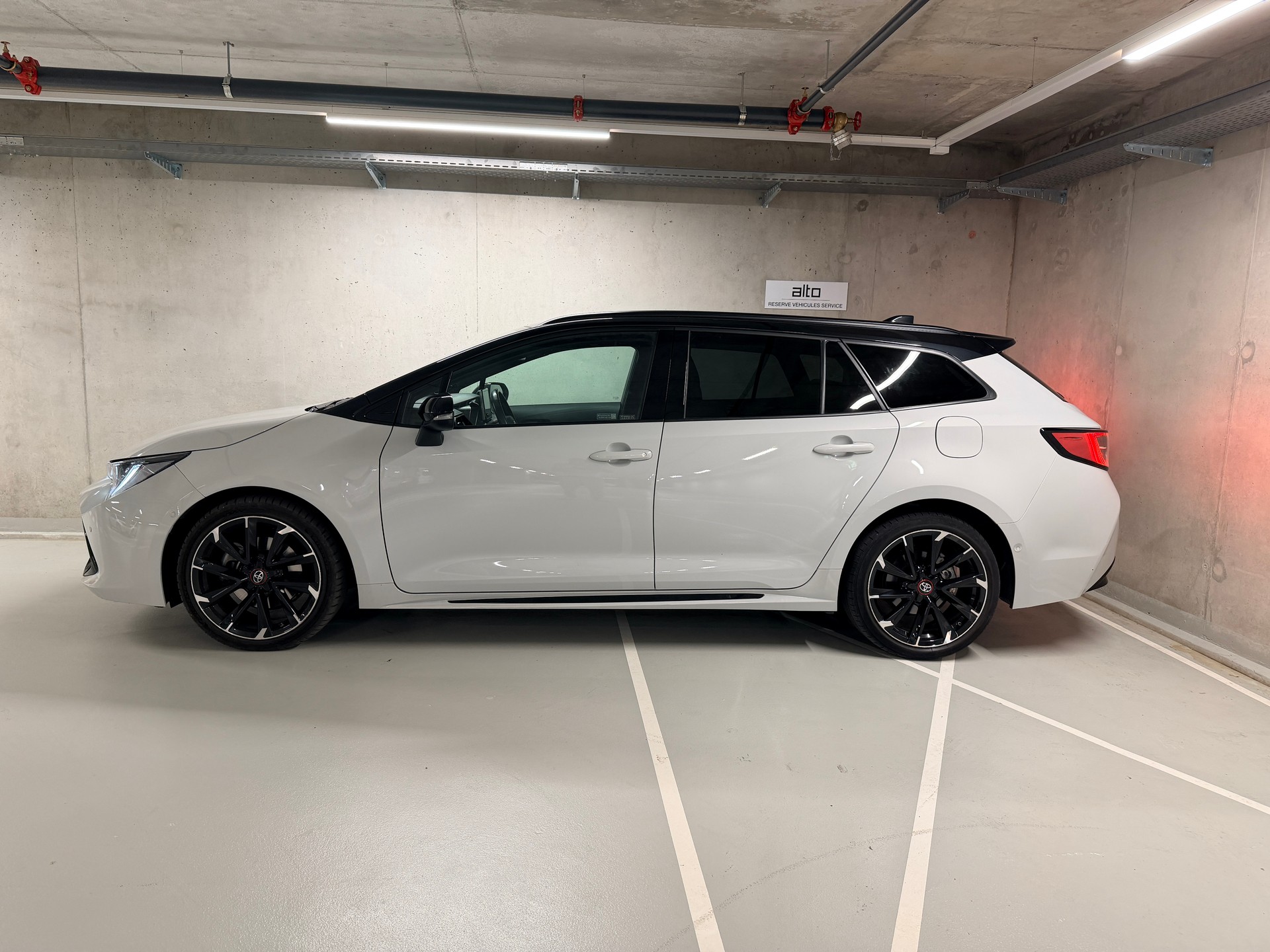 TOYOTA Corolla Touring Sports 2.0 HSD GR-S e-CVT-showroom-element-1