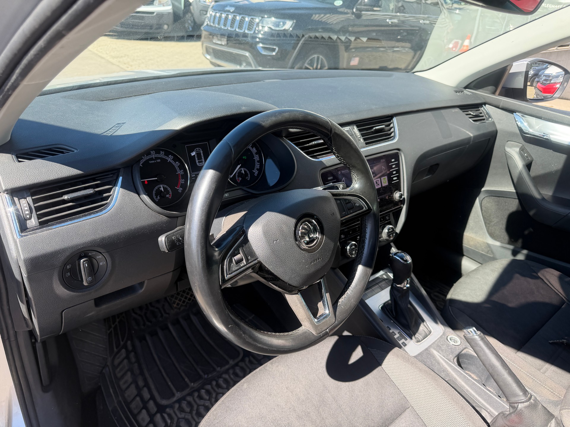 SKODA Octavia Combi 2.0 TDI Soleil 4x4 DSG-image-10