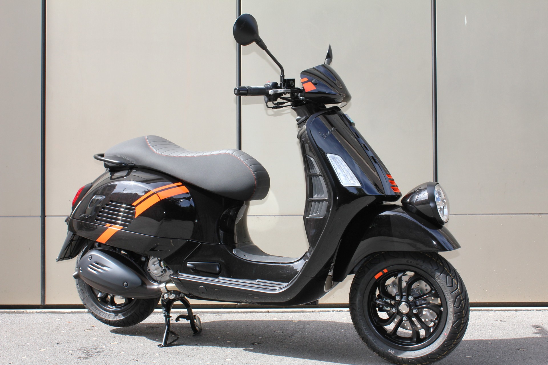 PIAGGIO Vespa GTV 300-showroom-element-1
