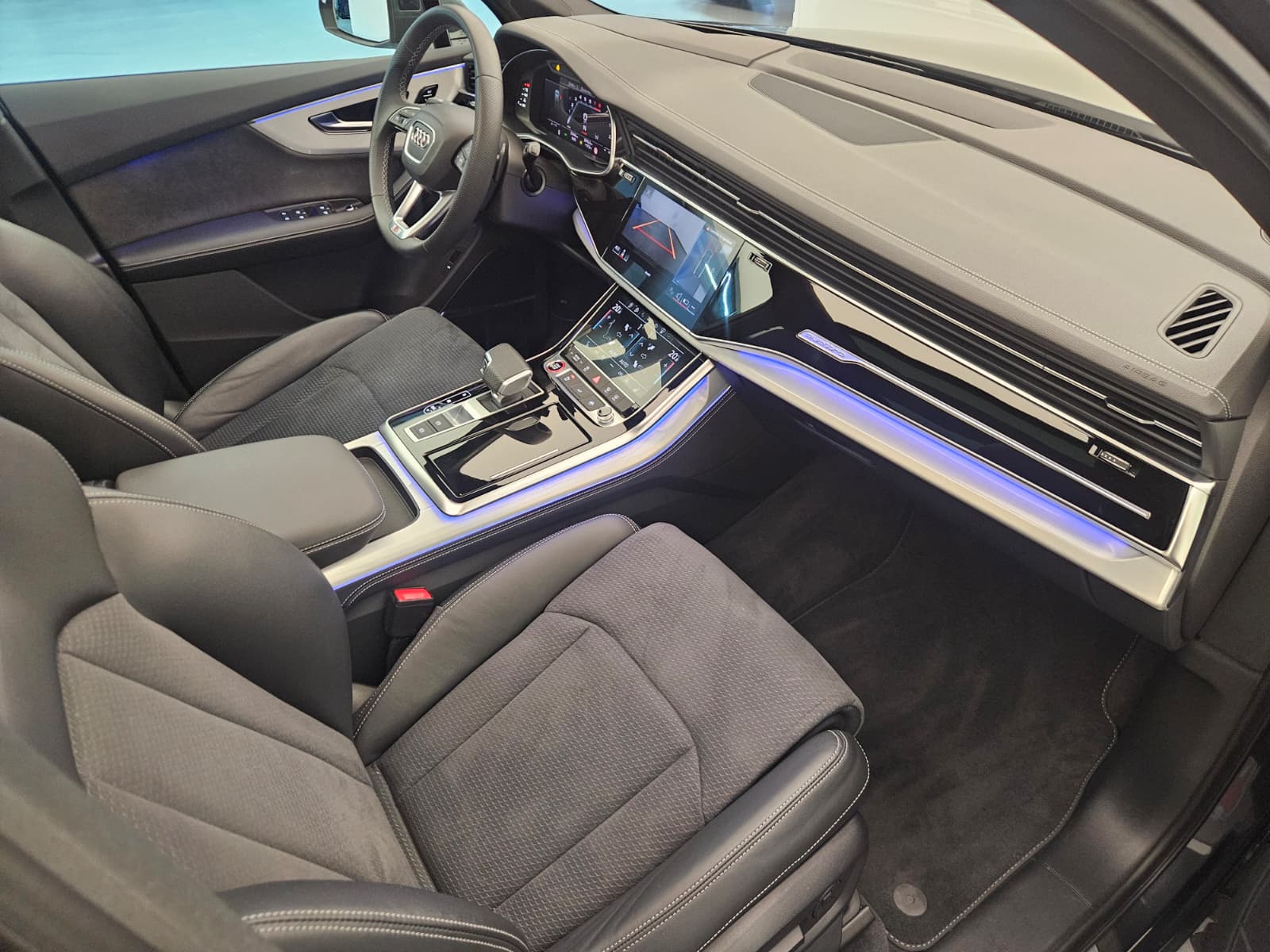 AUDI SQ7 TFSI quattro tiptronic-image-11