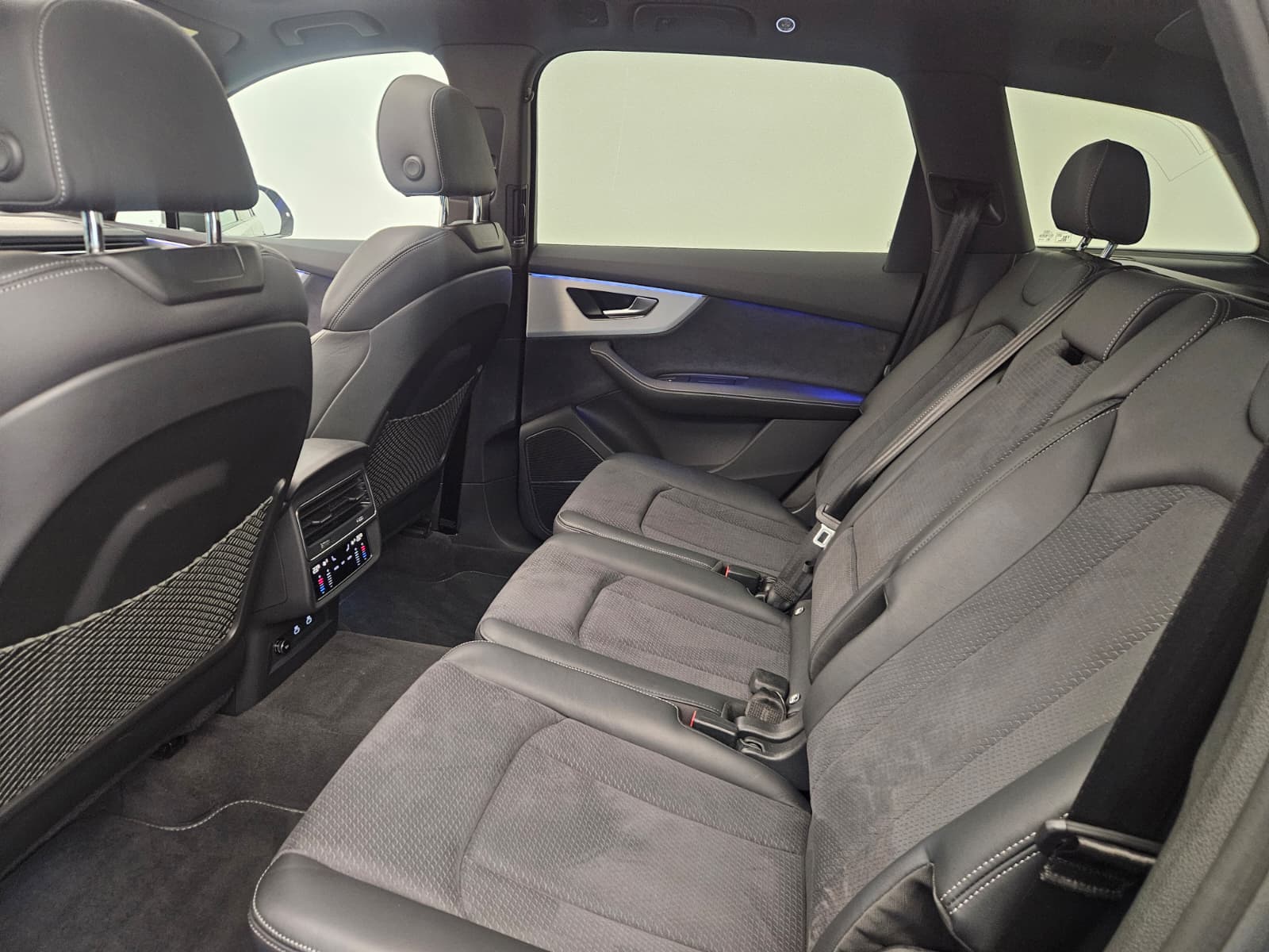 AUDI SQ7 TFSI quattro tiptronic-image-12