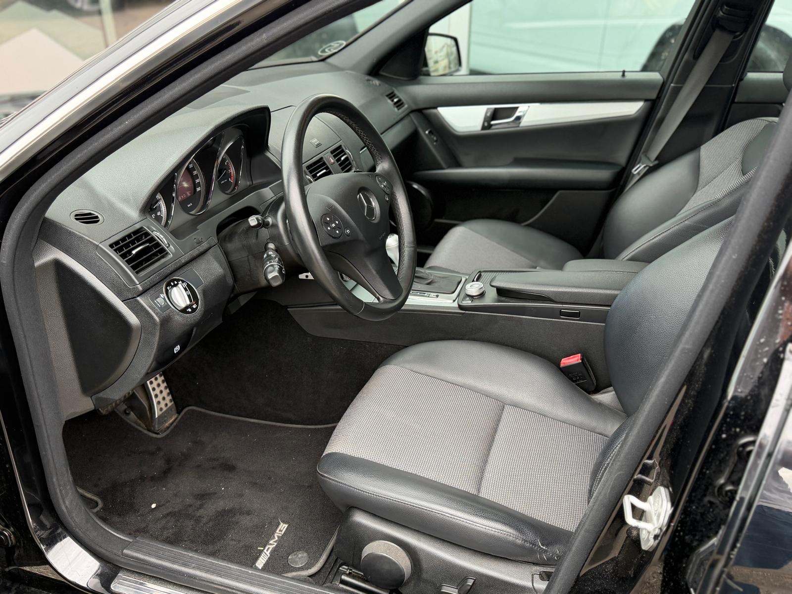MERCEDES-BENZ C 200 CGI BlueEfficiency Automatic-image-7