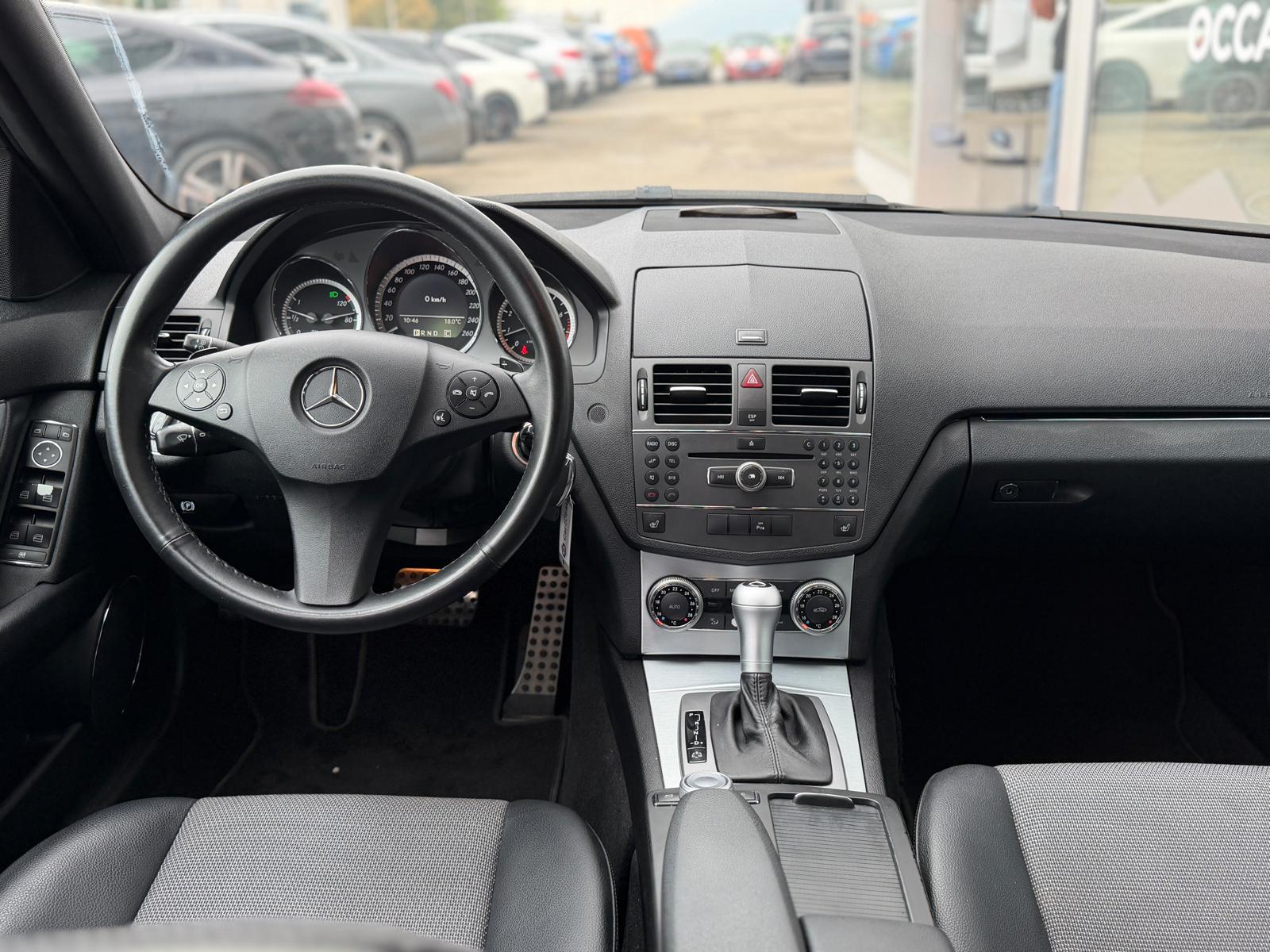 MERCEDES-BENZ C 200 CGI BlueEfficiency Automatic-image-8