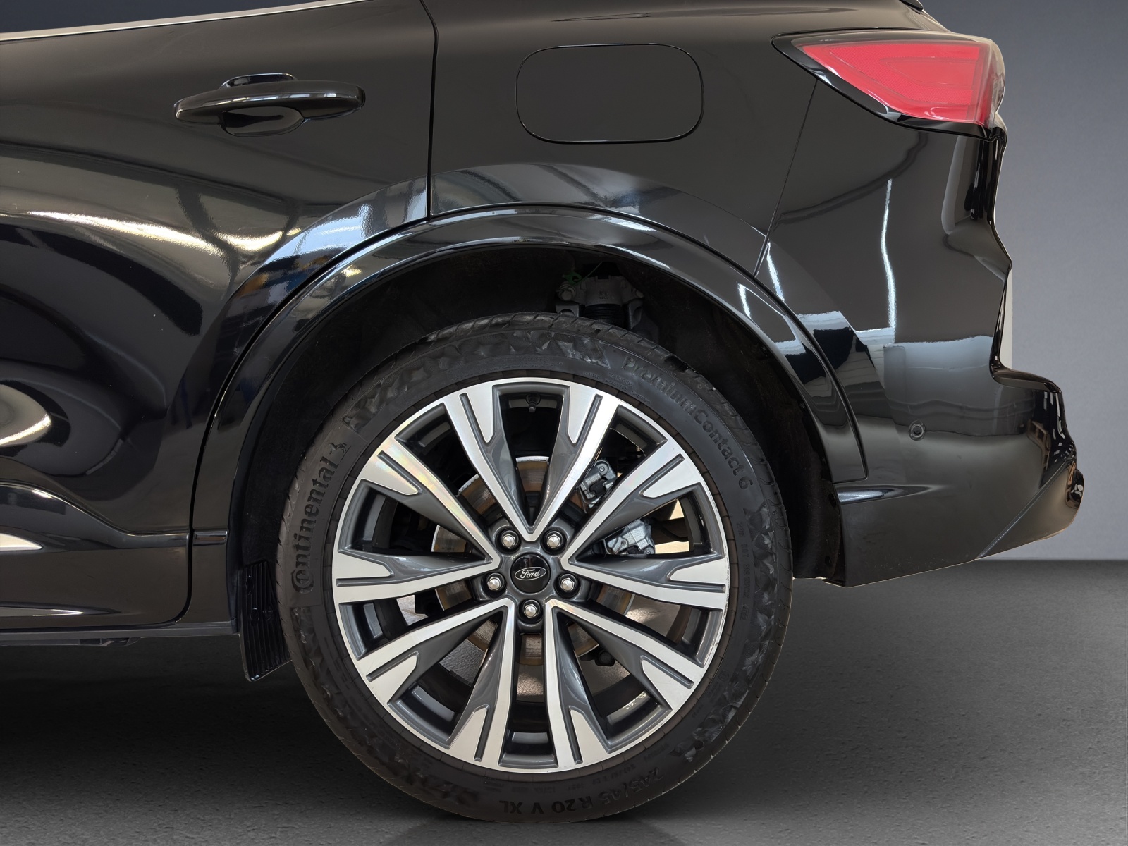 FORD Kuga 2.5 PHEV Vignale 2WD-image-5