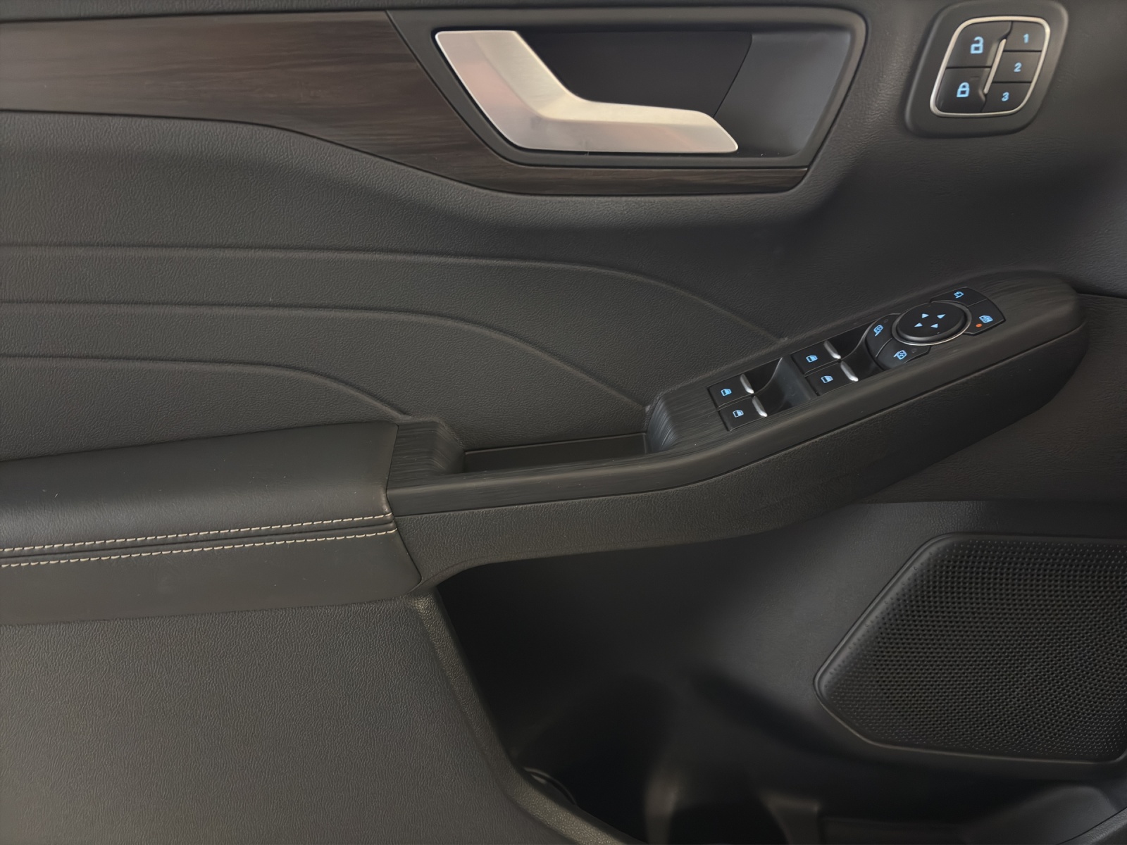 FORD Kuga 2.5 PHEV Vignale 2WD-image-8