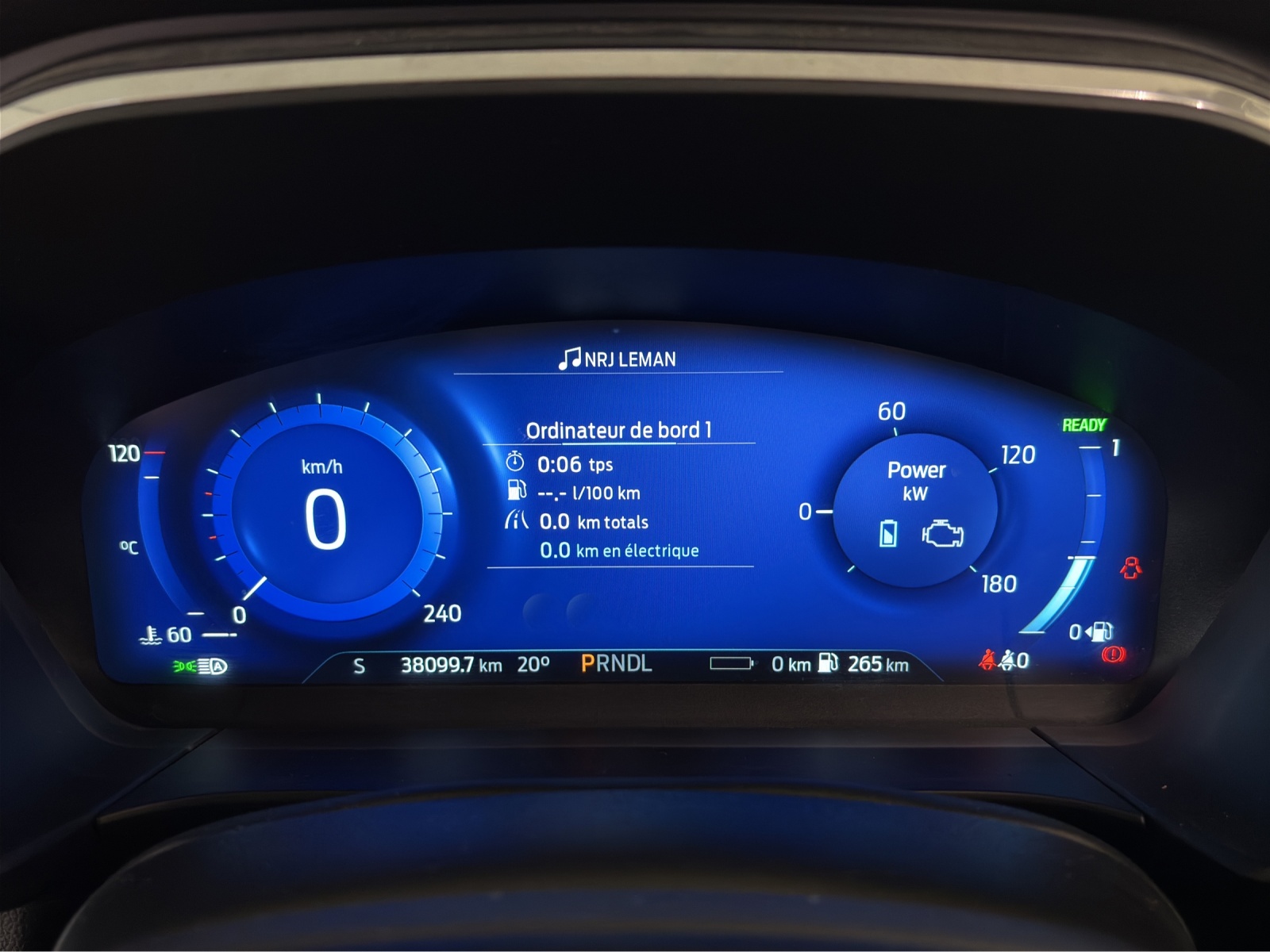 FORD Kuga 2.5 PHEV Vignale 2WD-image-13